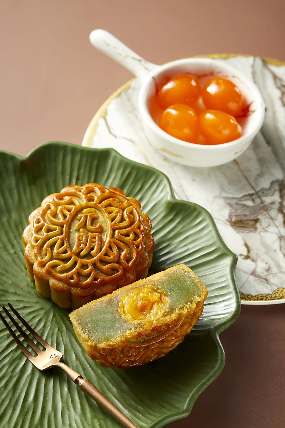Hot Sale Chinese Chestnut  Egg York Mooncake and Matcha Intercontinental Mooncake Promotion 2022