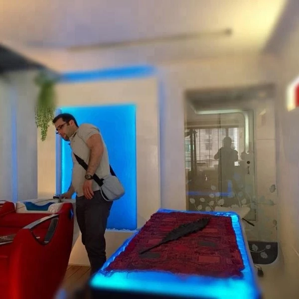 2022 luxury electric lifting water LED light heating electric salon water massage facial beauty bed for sale