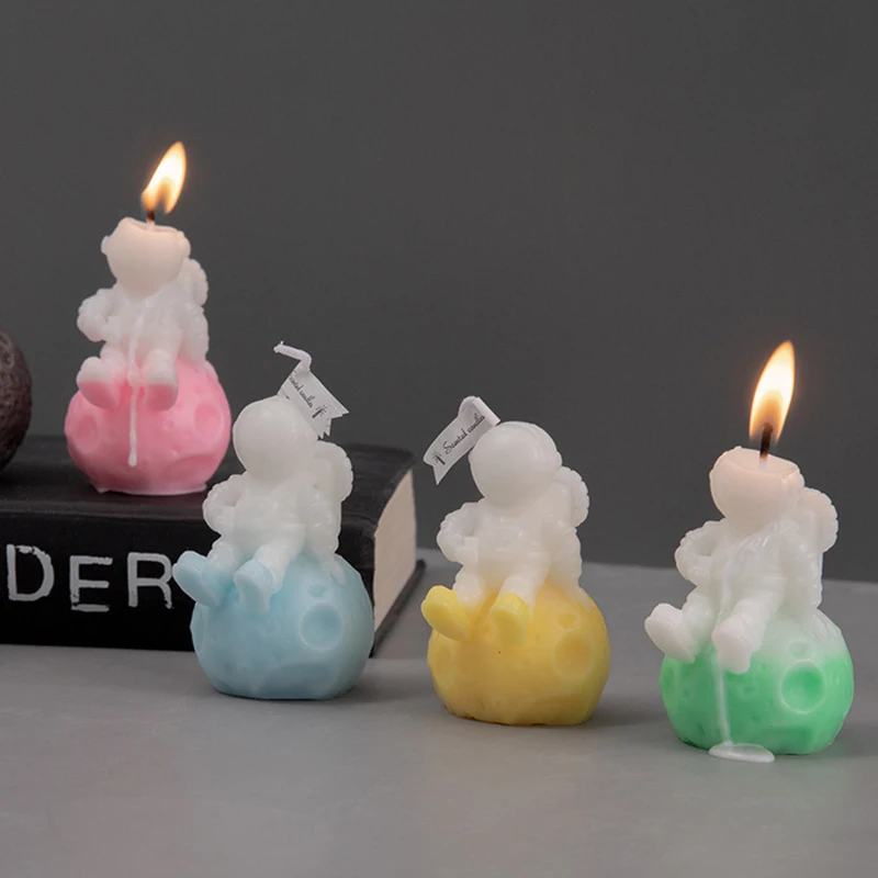 Wholesale Home Decoration Astronaut and Moon Shaped Soy Wax Candle Creative Wedding Aromatic Candle
