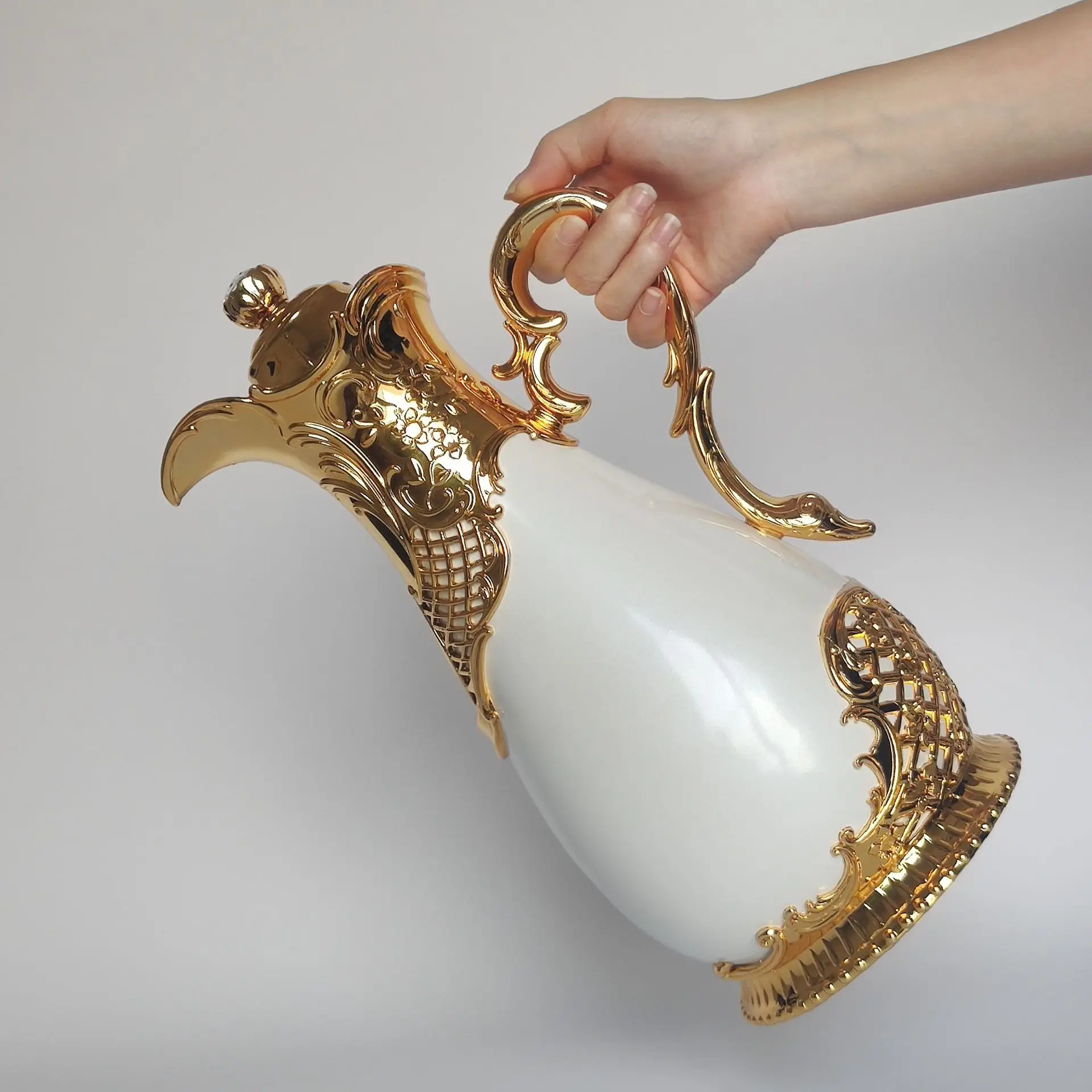 Вакуумная колба с золотым покрытием 1 л + 0 7