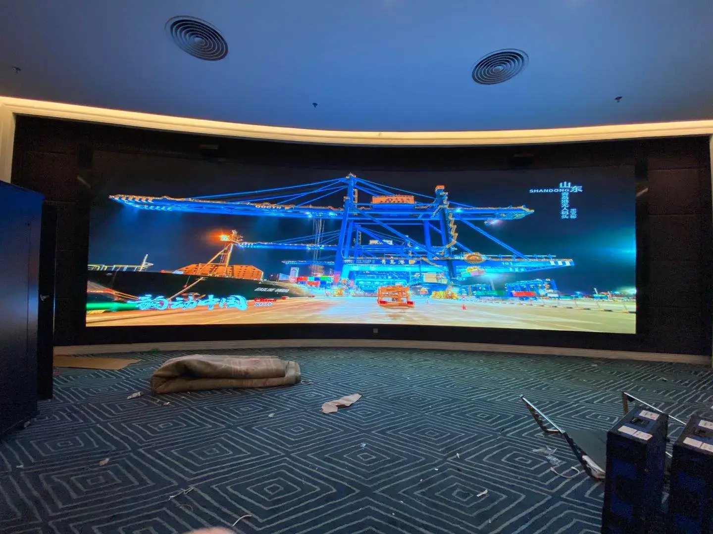 HD Small Pixel Pitch Full Color Indoor P1.875 Video Wall LED Display for Meeting Room