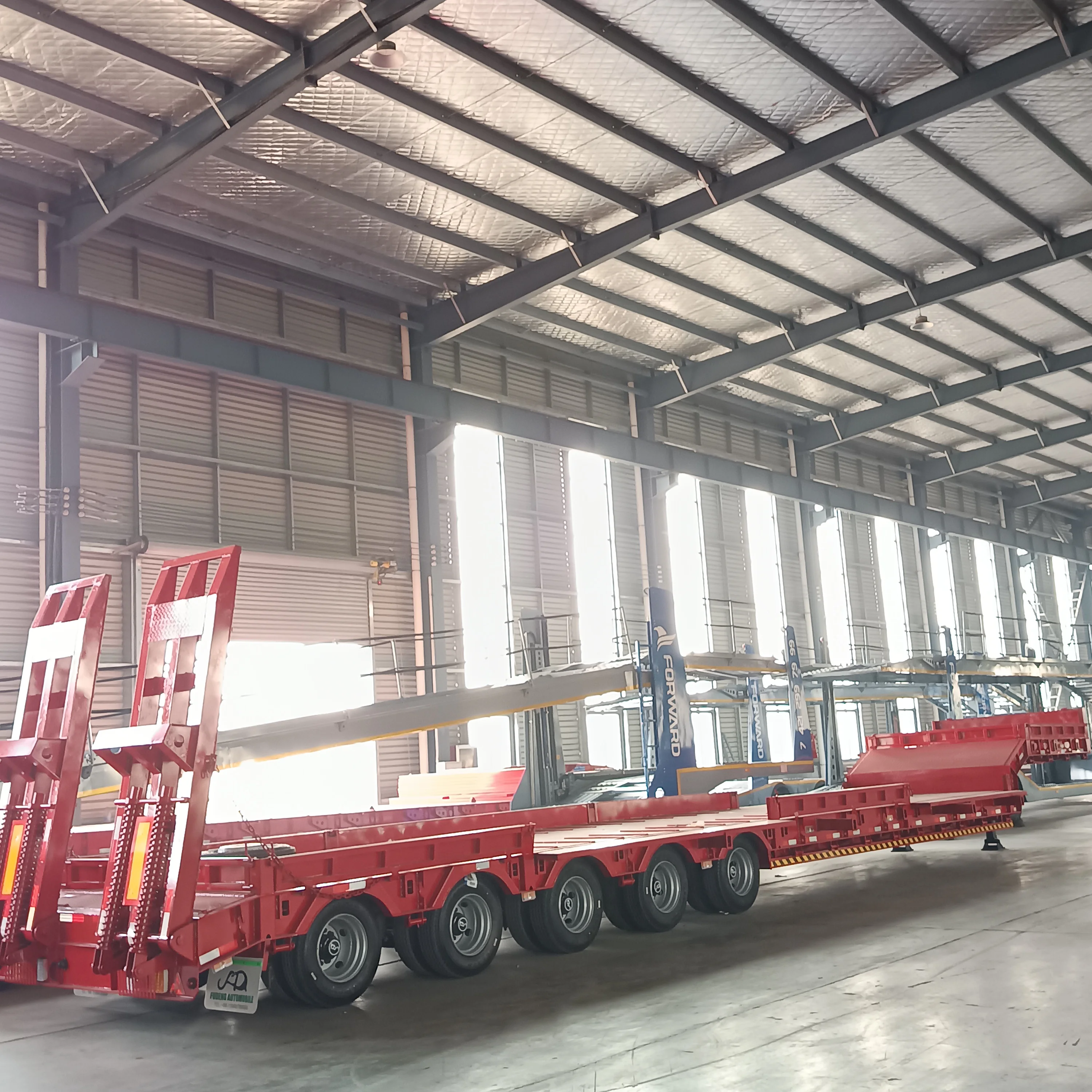 Chine 3 Axle Flat Bed Semi Trailer New Howo Sinotruk Good Price  Container Semi Truck Trailer For Sale