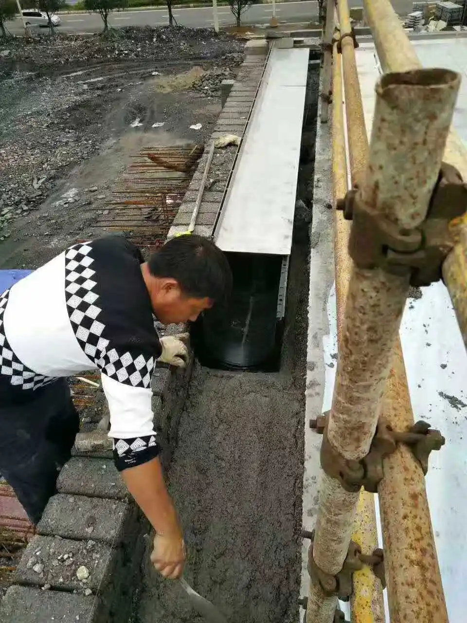 Factory direct sell HDPE U-shaped linear drainage ditch kitchen water drainage channel