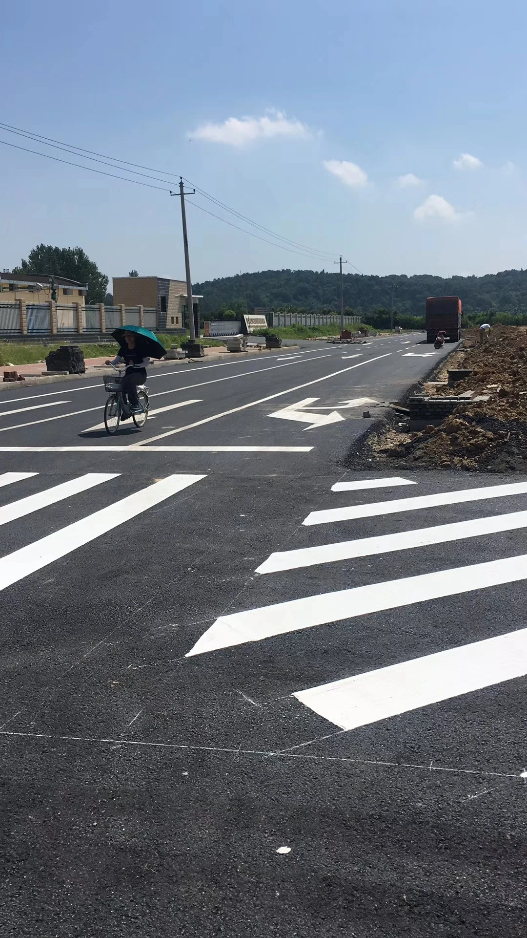 Factory Direct Offer Guangzhou TOP WAY TRAFFIC Hot melt road marking paint