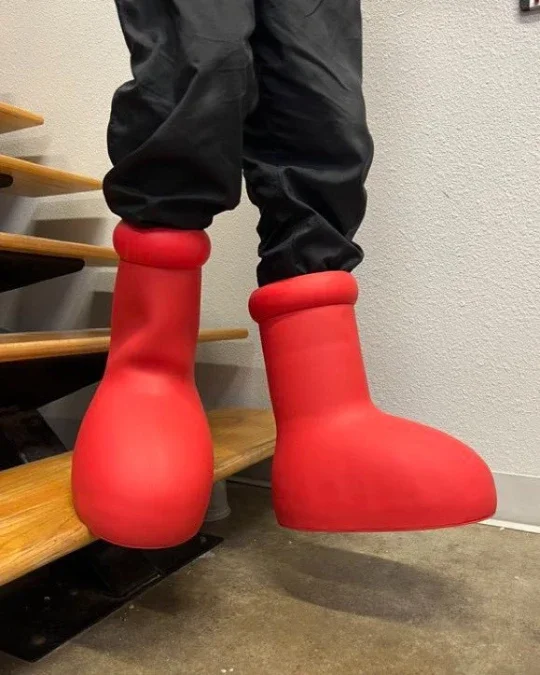 Wholesale factory manufacturer customized Logo big red boots according to your drawings