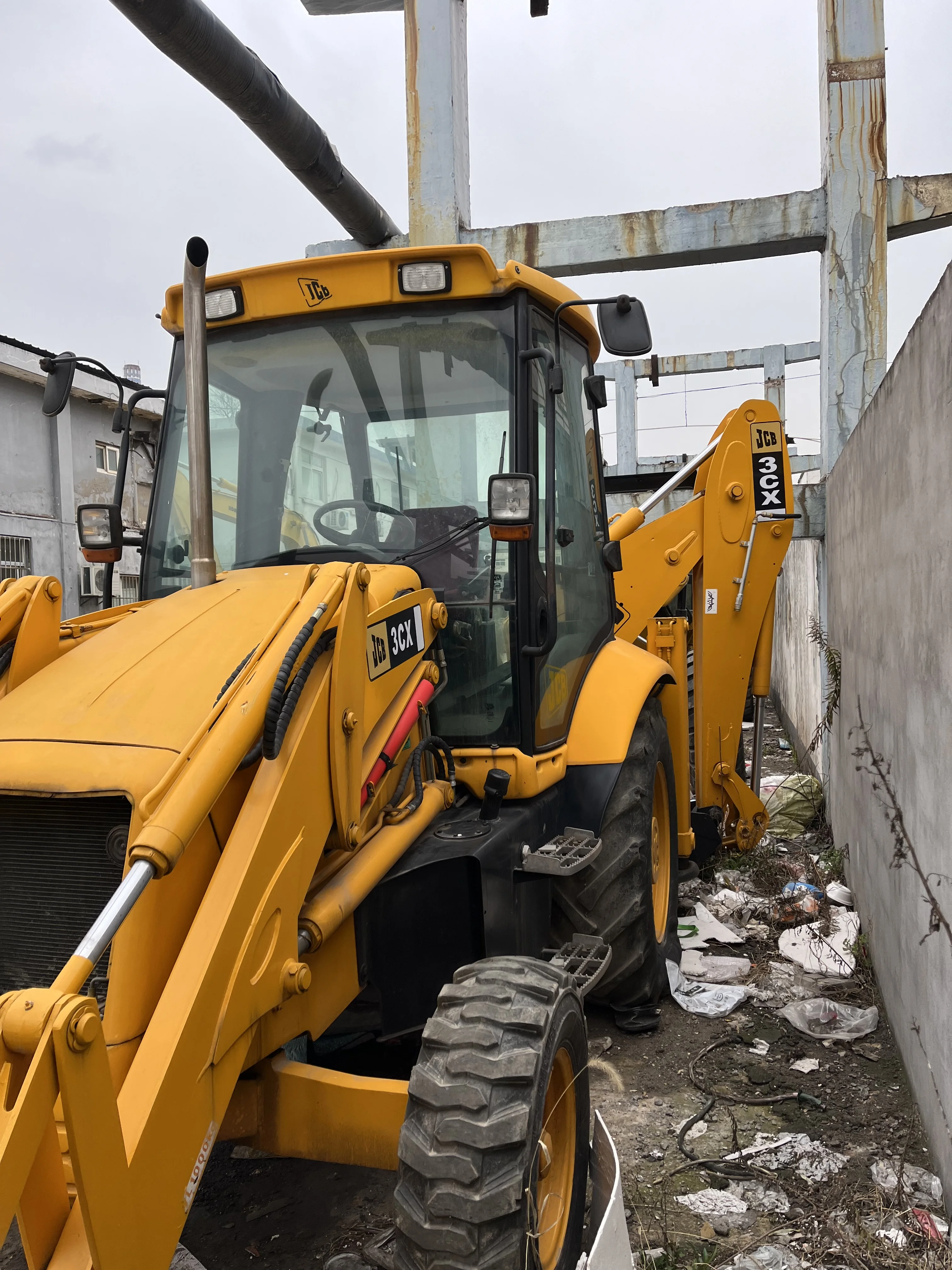 Б/у экскаватор-погрузчик JCB 3CX на продажу б/у 4CX в Шанхае