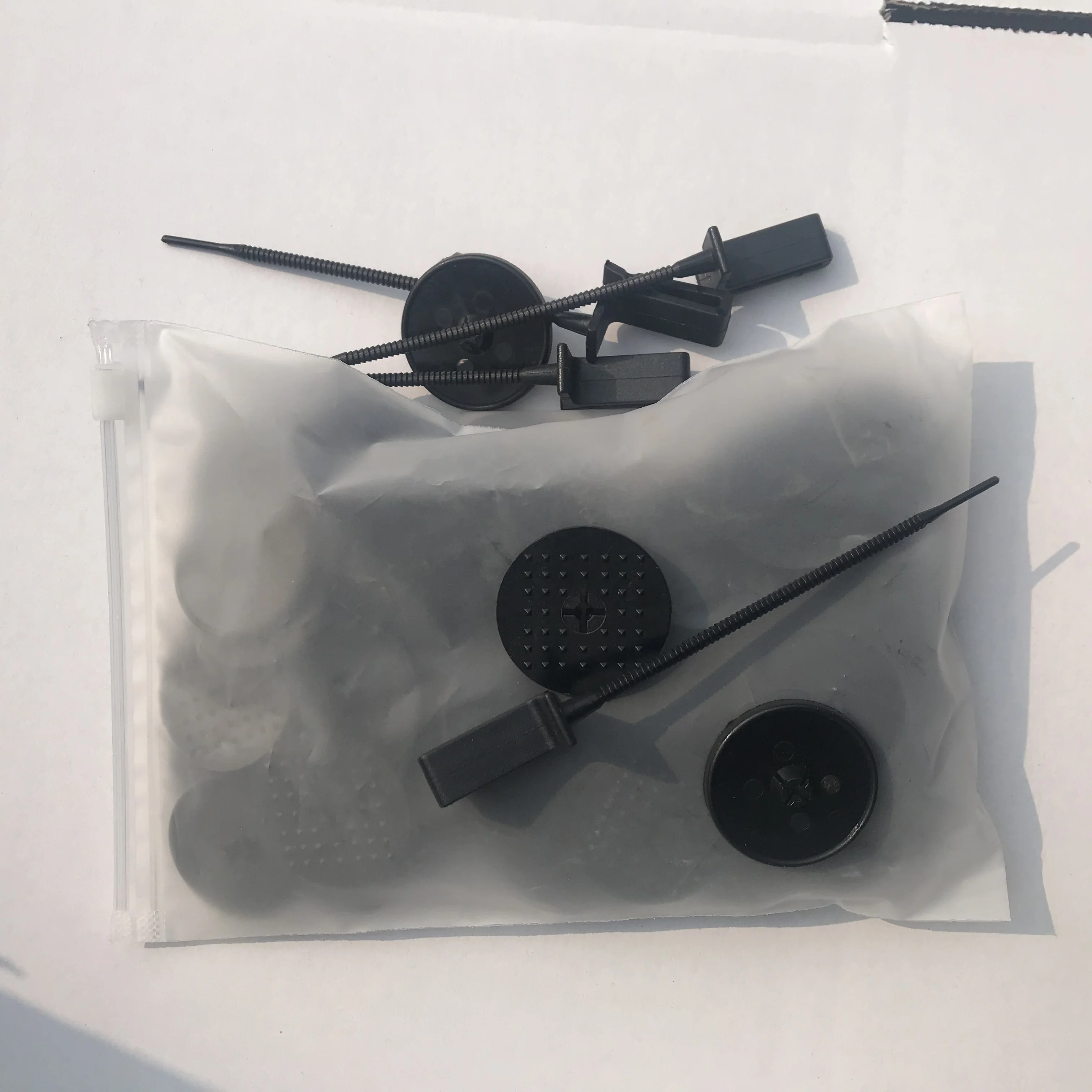 Немецкие черные нейлоновые солнечные панели, сварные сетчатые зажимы для птичьей сетки