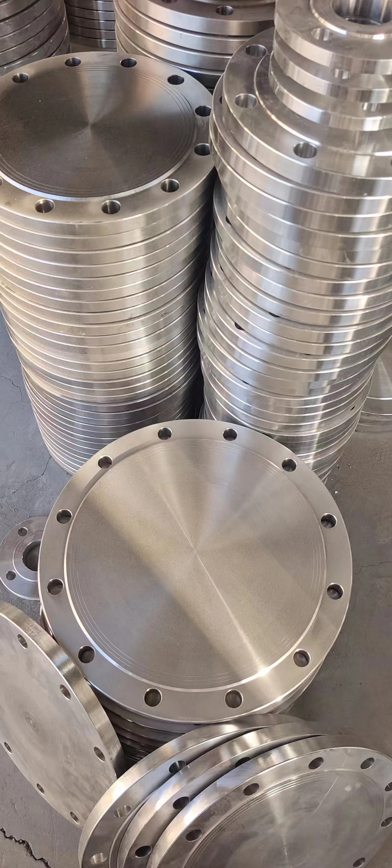 Carbon steel flange blind plate custom welded non-standard plug stainless steel pipe forging flange cover 10 kg