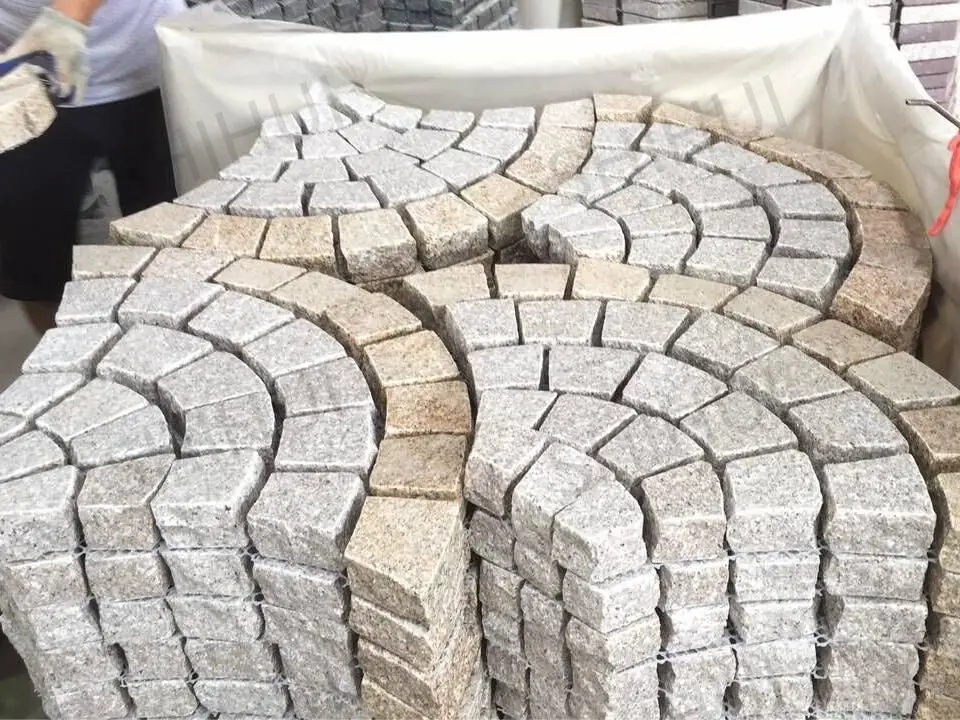 SHIHUI High Quality Natural Stone G681 G682 Granite Fan Pattern Flamed Surface Split Edge Paving Stone Cobblestone On Mesh