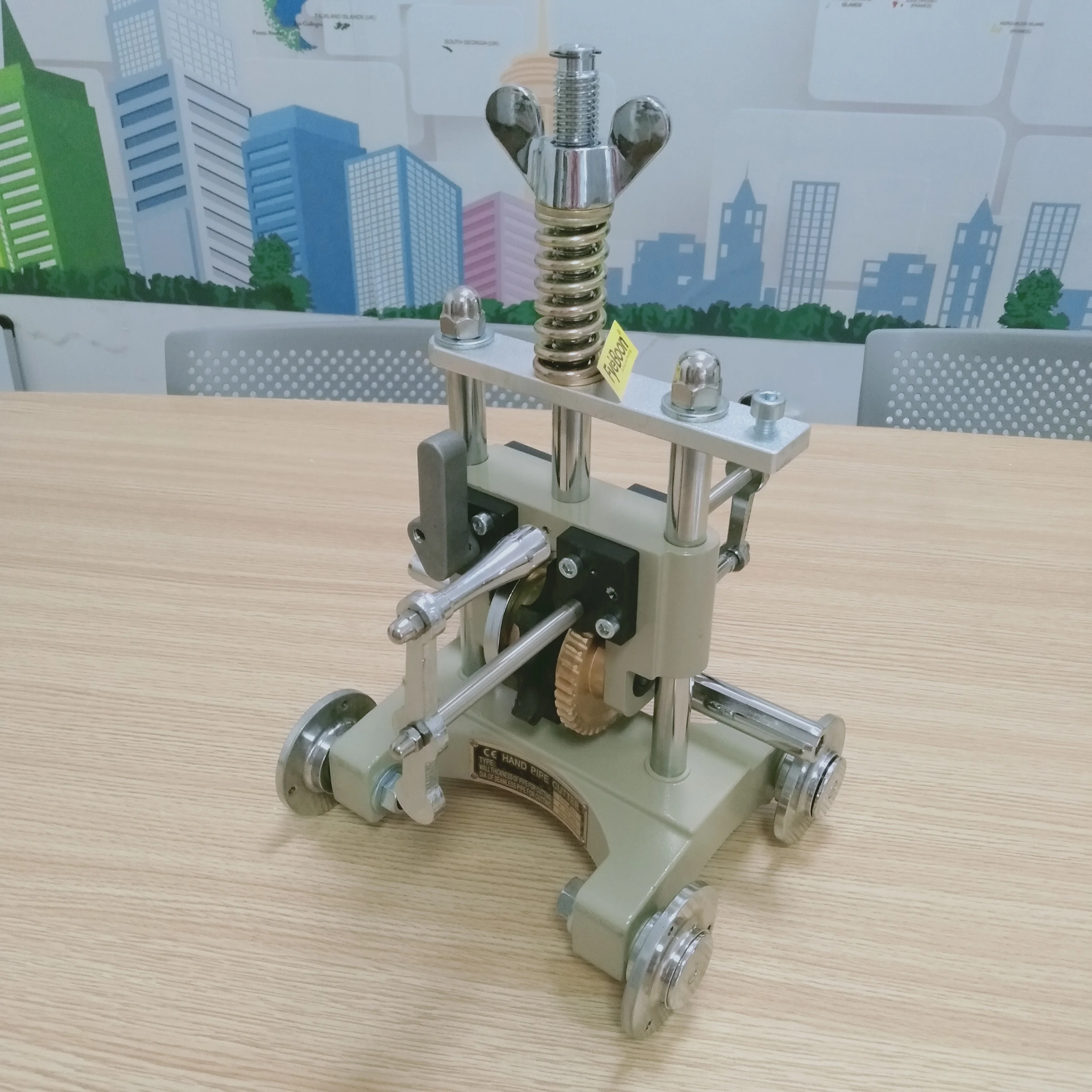 Удобный цепной труборез с конической резкой