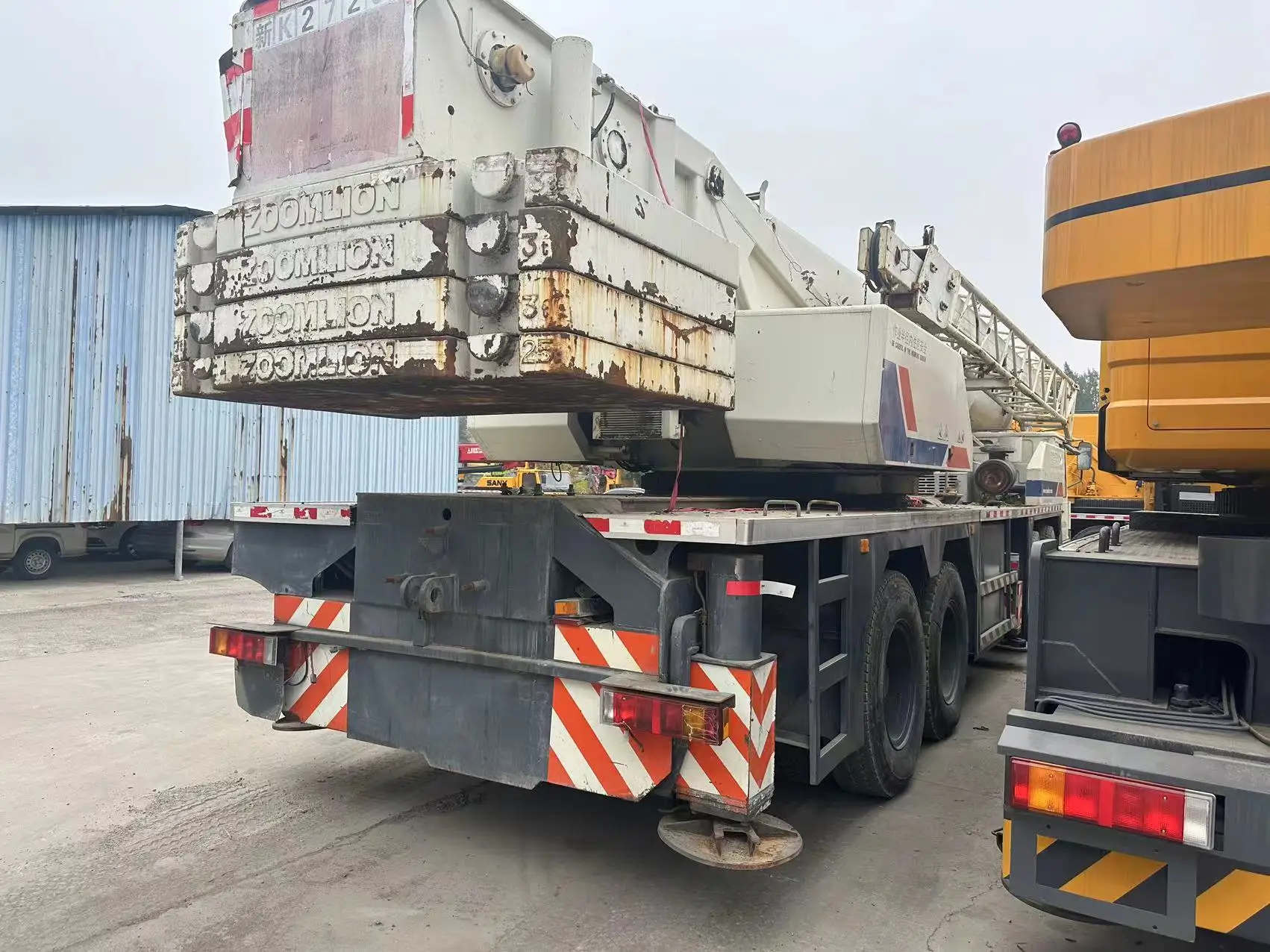 2013-2023 год оригинальный цвет без ремонта хорошее состояние zoomlion 80ton QY80V Подержанный автокран подержанные мобильные краны