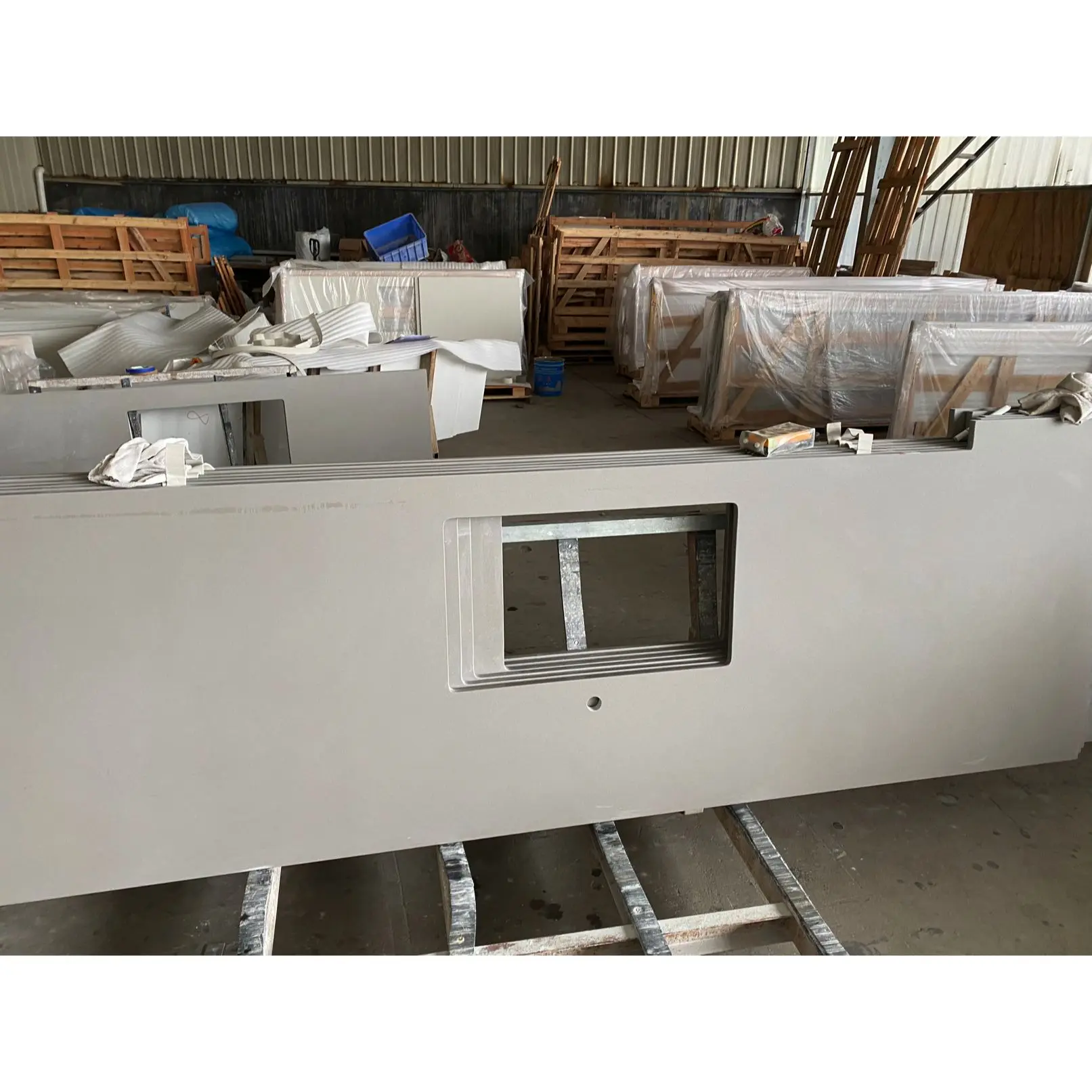 Wholesale Grey Clear Calacatta Quartz Artificial Stone Kitchen Island Slab Production Line Countertops Slabs