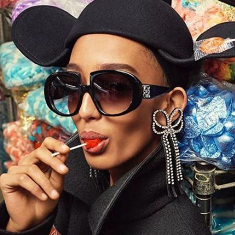 2024 Fashion Luxury Brand Design Square Sunglasses Women Vintage Metal Flower Sequin Frame Gradient Sun Glasses For Female UV400