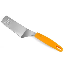 Kitchen gadgets: Serrated pizza knife, oil knife, cake knife, Pizza shovel