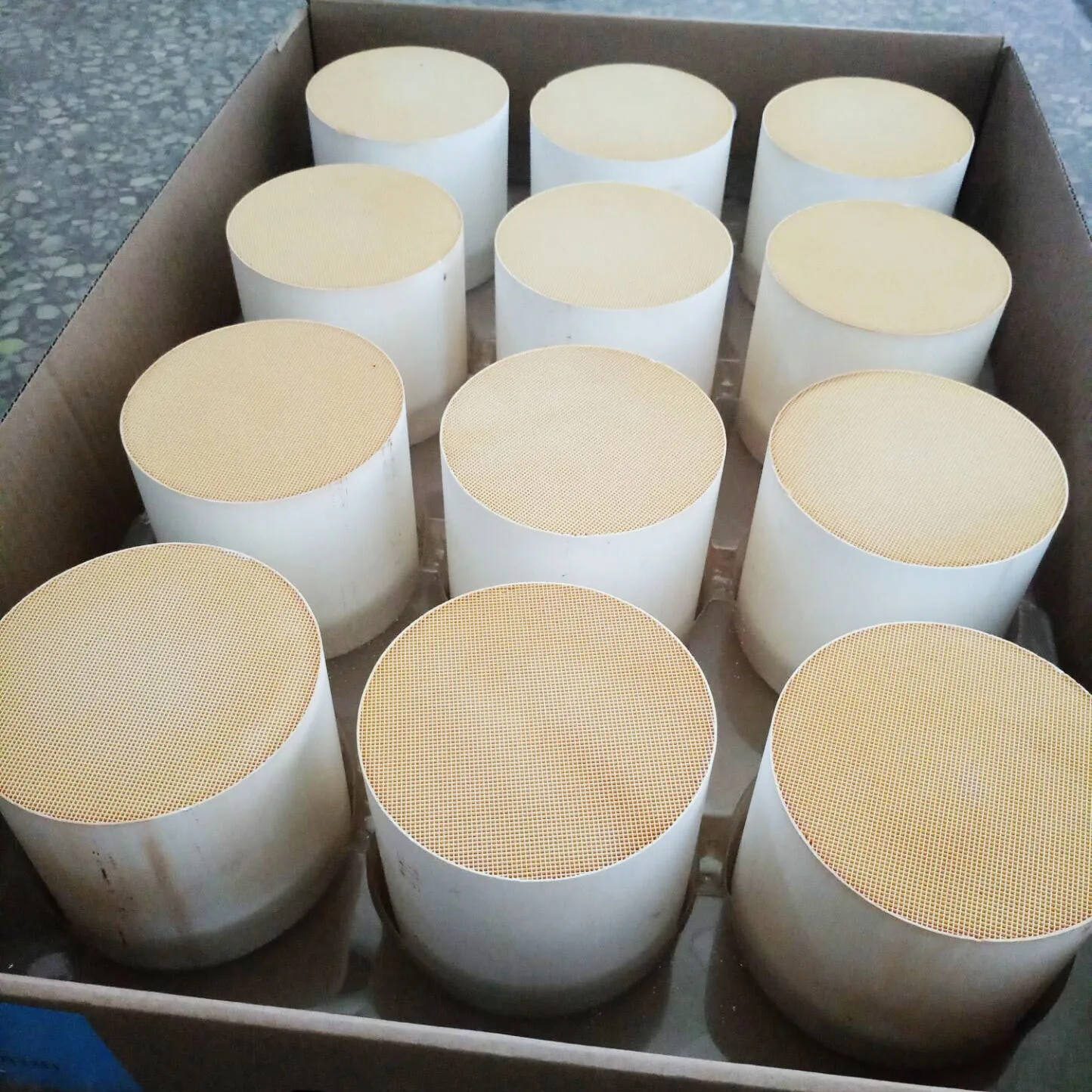 Customized Euro 5 ceramic substrate  three way catalyst for petrol engines