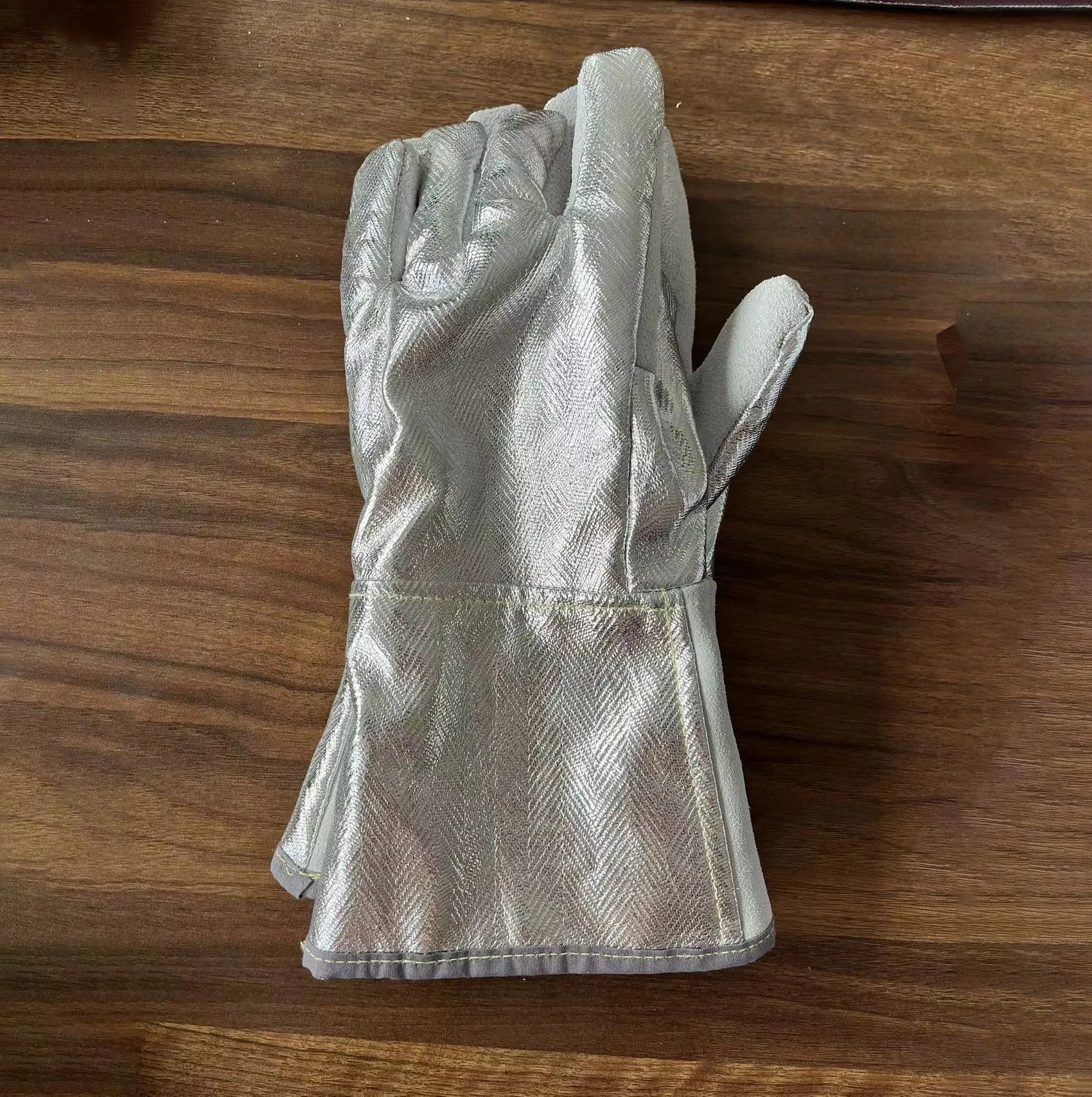 factory hot sale anti-radiant heat Aluminum safety gloves