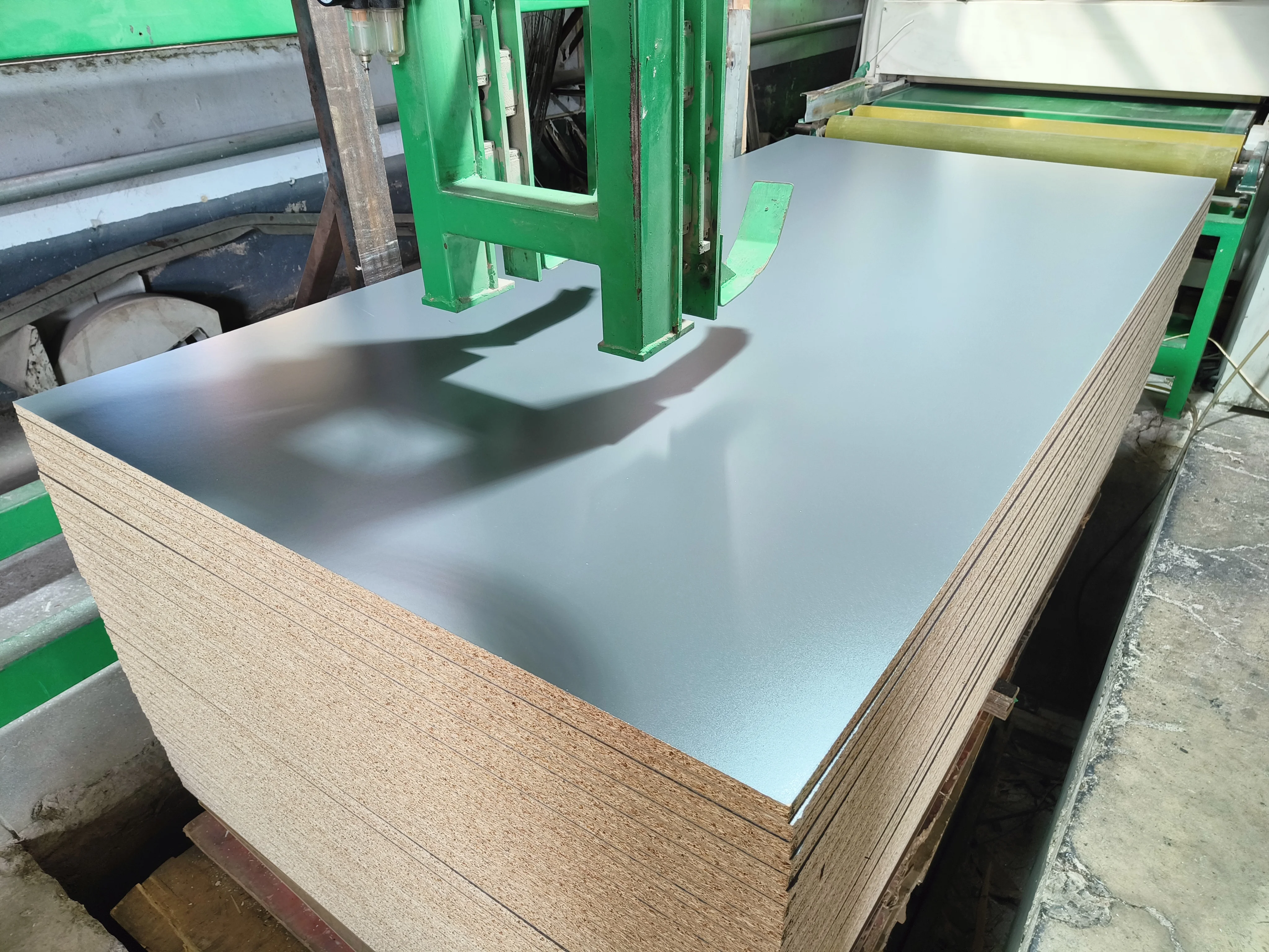 18mm melamine particle board  chipboard for best furniture