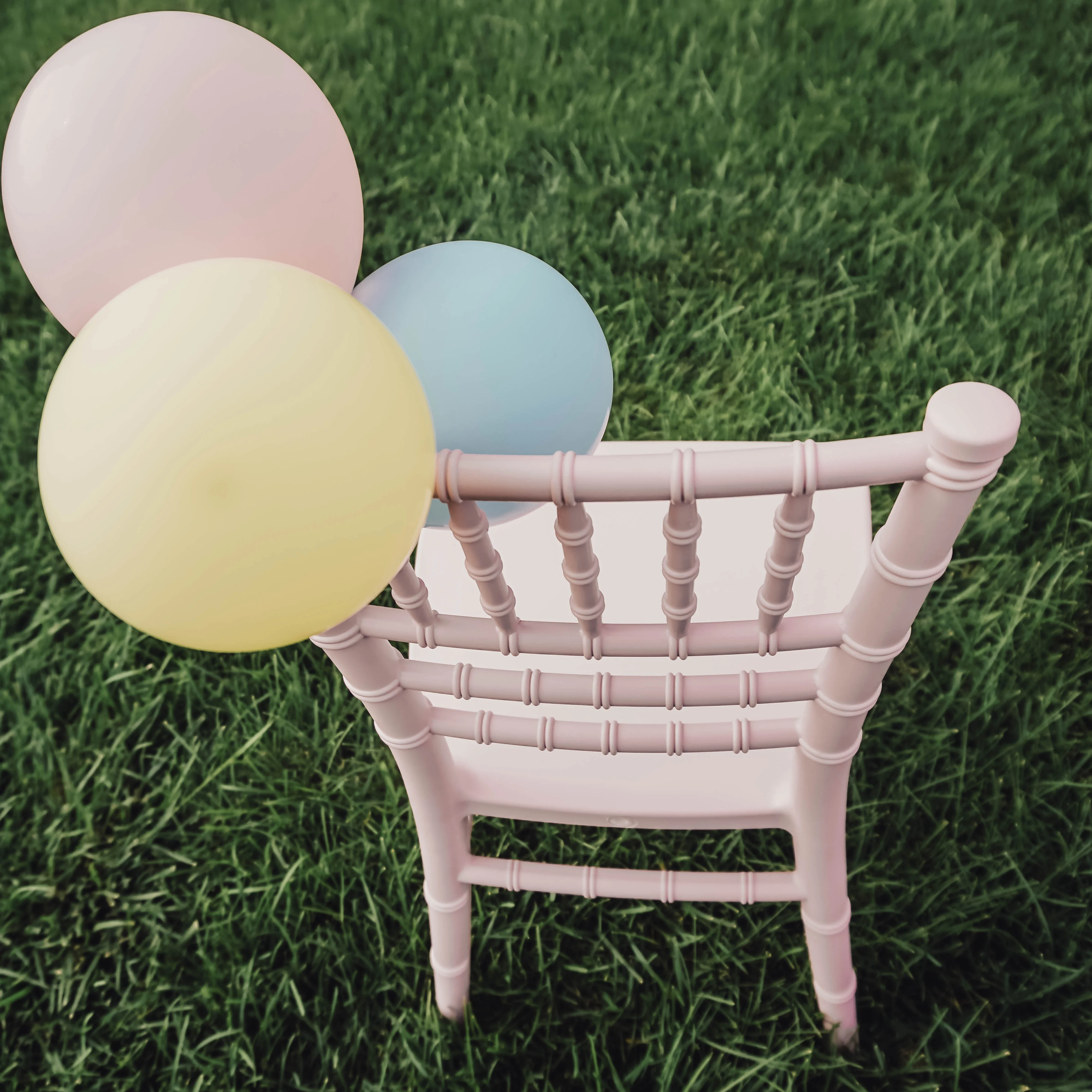 Wholesale High Quality Party Hotel Event Rental Outdoor Plastic Children Kids Tiffany Chiavari Chair