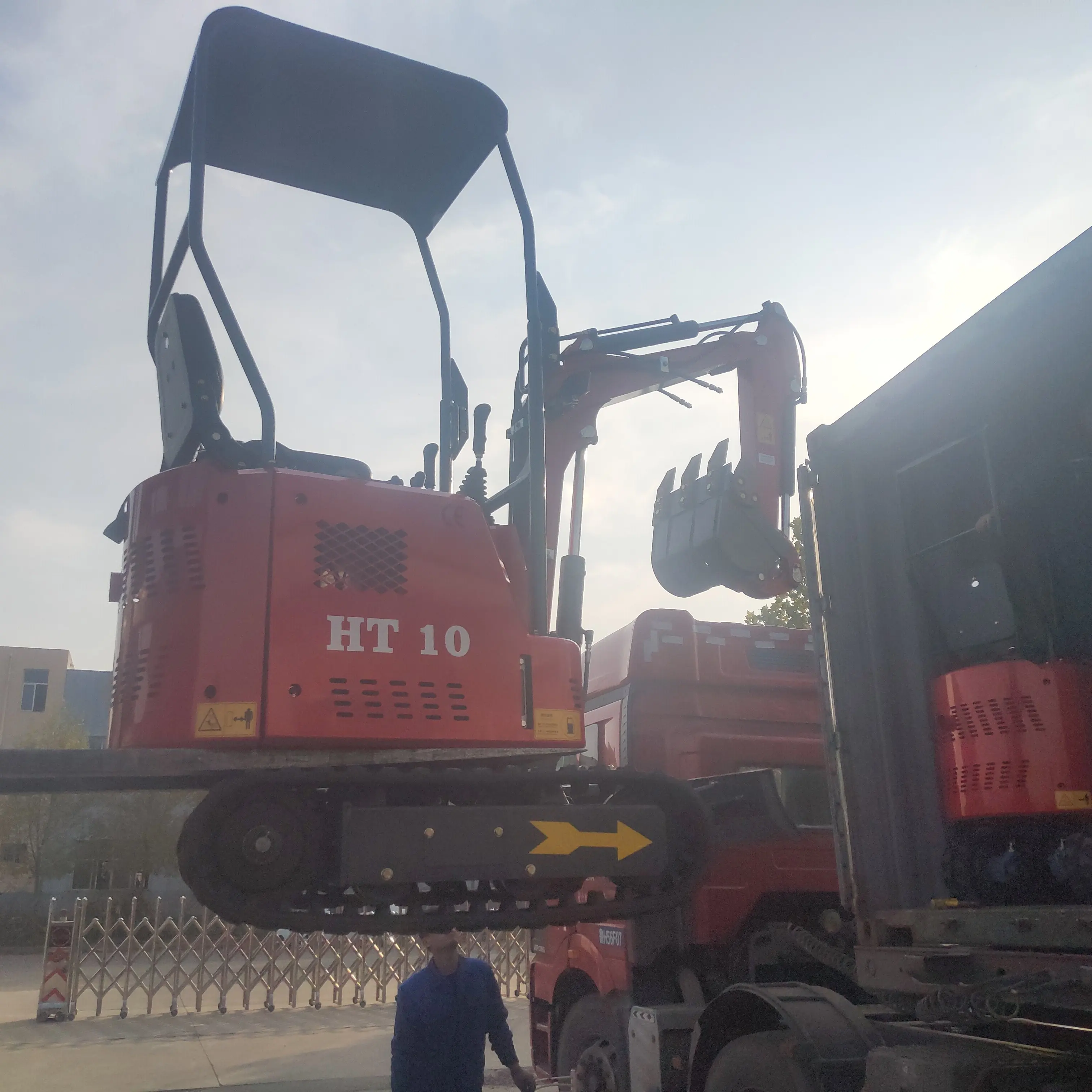 China mini Excavator 0.8T Small Digger 1 Ton Excavator With Rubber Track