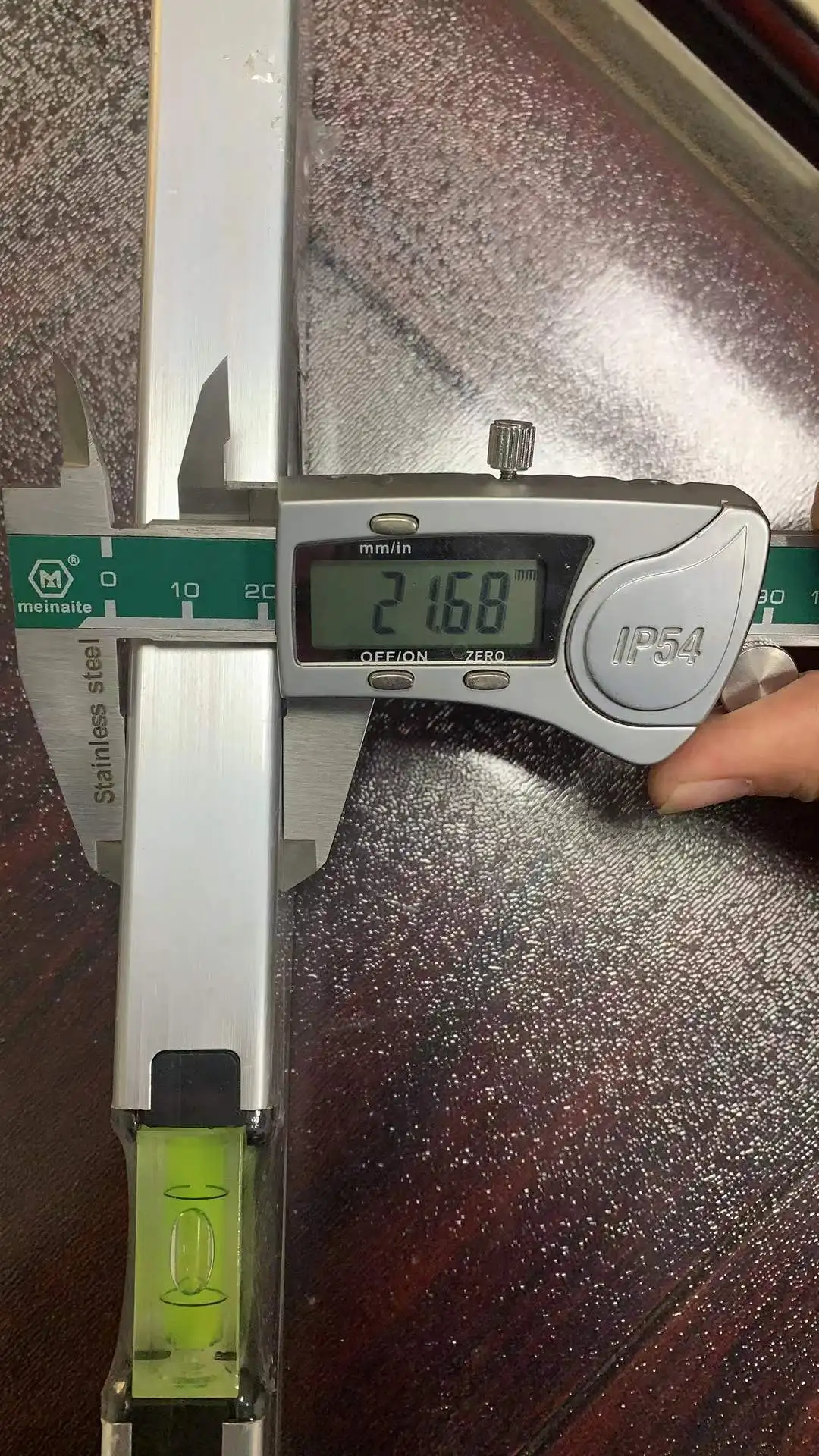 YJ-AL97D Power Magnetic Spirit Level Aluminum Spirit Level Water Aluminum Level Ruler