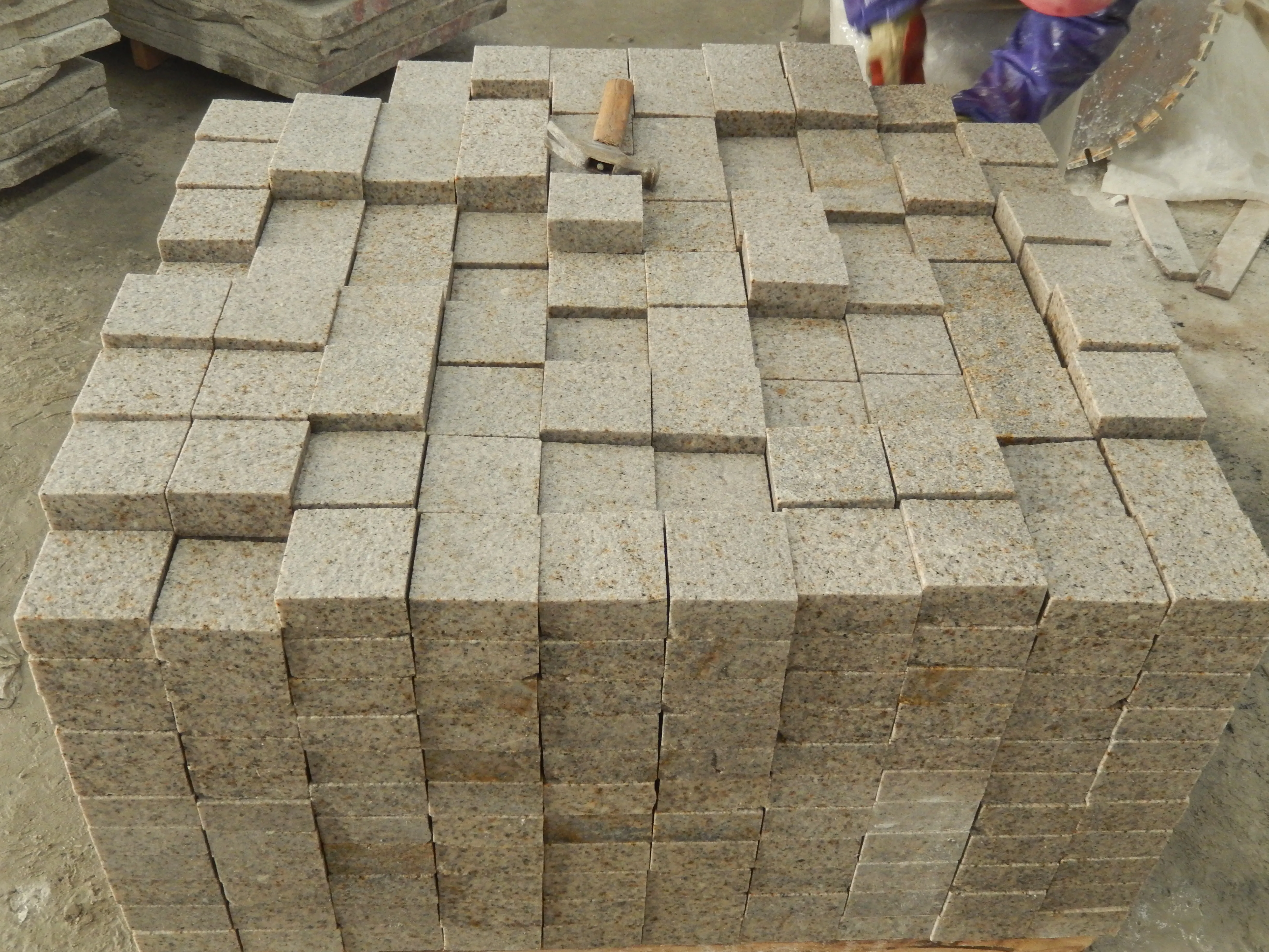 Sunset Desert Rust Yellow granite cobble stone Padang granite countertop