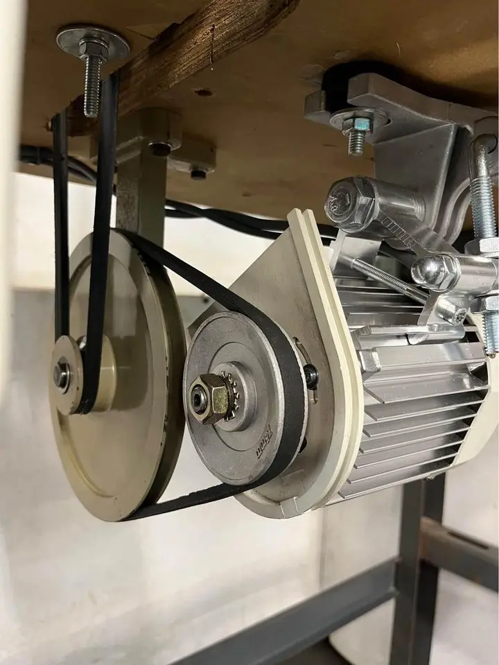 2024 New Arrival Popular Sale Used Adler 205-64 Extra Heavy Duty Needle Feed Stitch Industrial Sewing Machine in Stock White 100