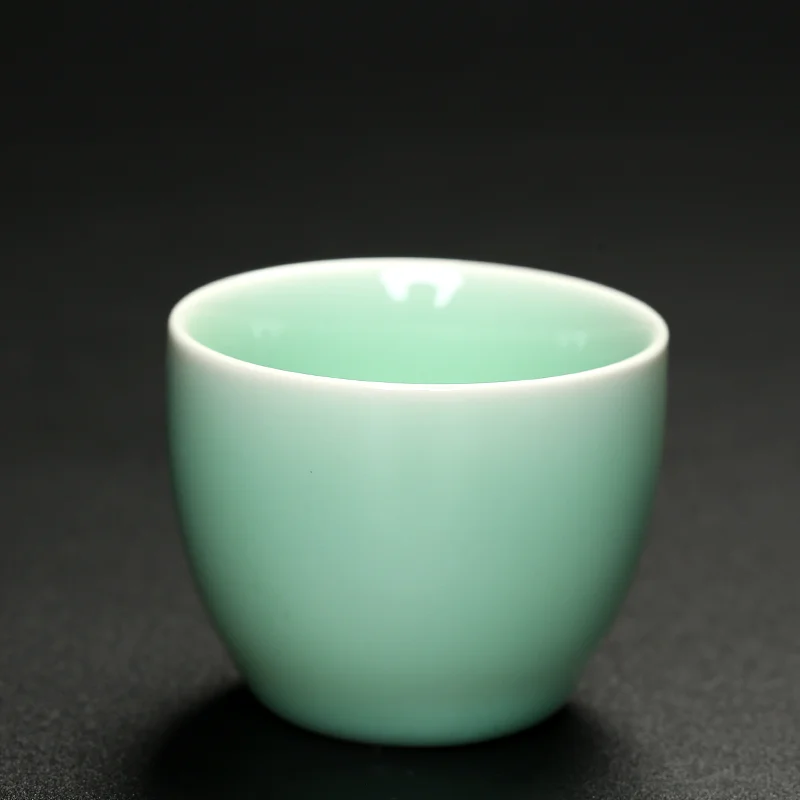 Chinese hot selling factory wholesale Mini blue-and-white Ceramic Mug Chinese style tea Cups for Kungfu Tea cup japanese tea set