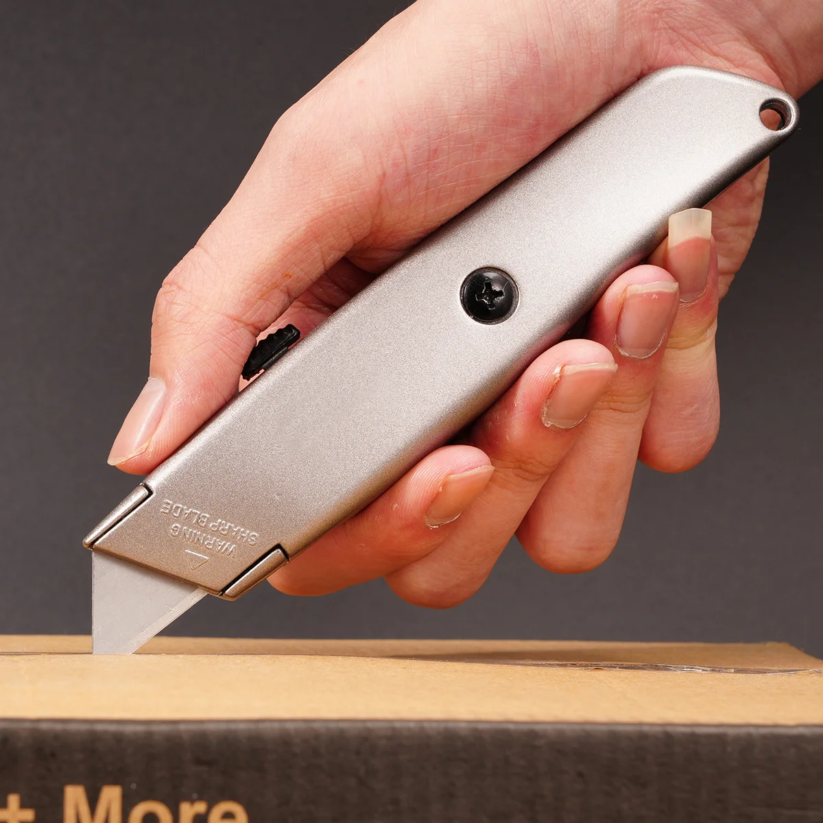 ZY-K21 Heavy-duty Zinc Alloy Handle Utility Knife Retractable Cutting Knife Carpet and Cable Knife Industrial