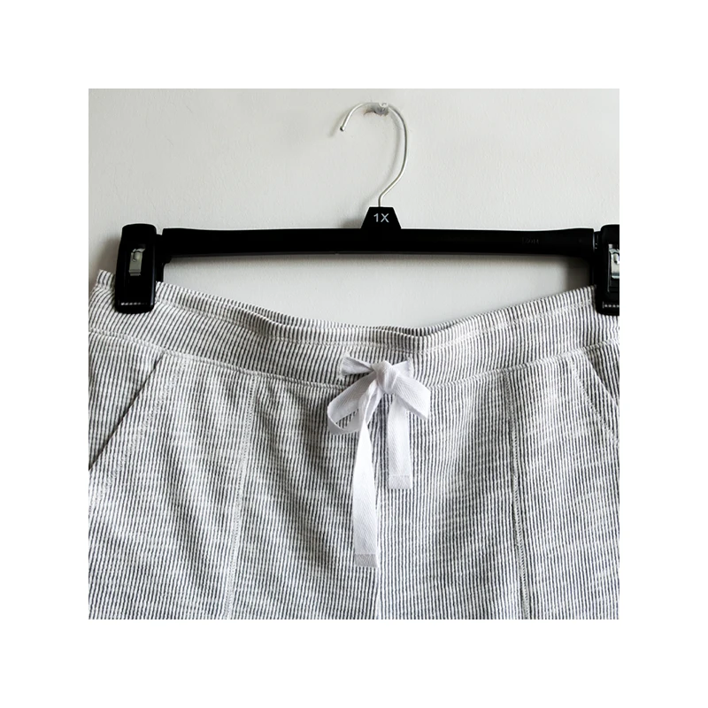 Оптовая продажа новейших женских спортивных серых шорт для бега и спортзала