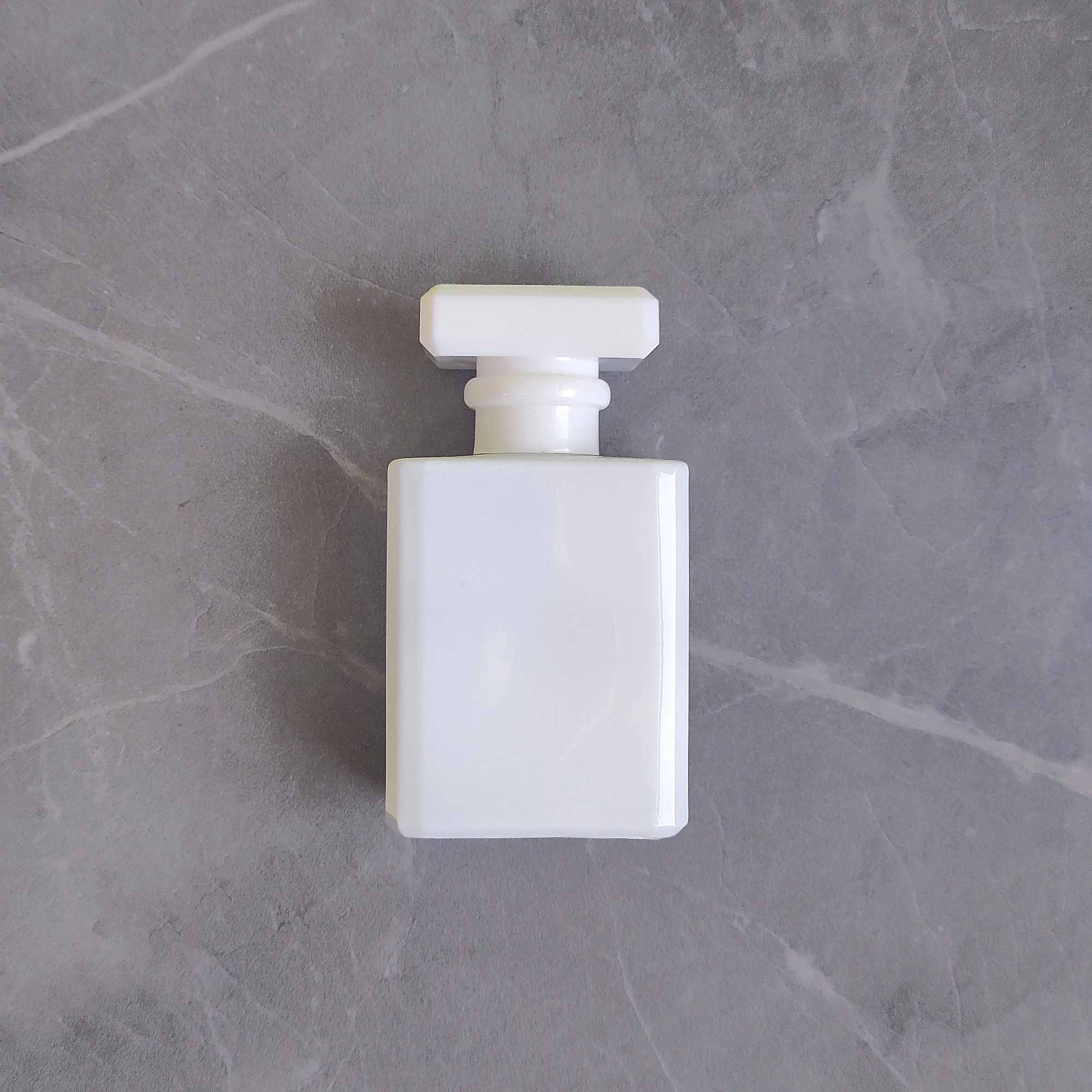 wholesale square fragrance spray bottle heavy bottom 30ml 50ml luxury flat glass perfume bottle