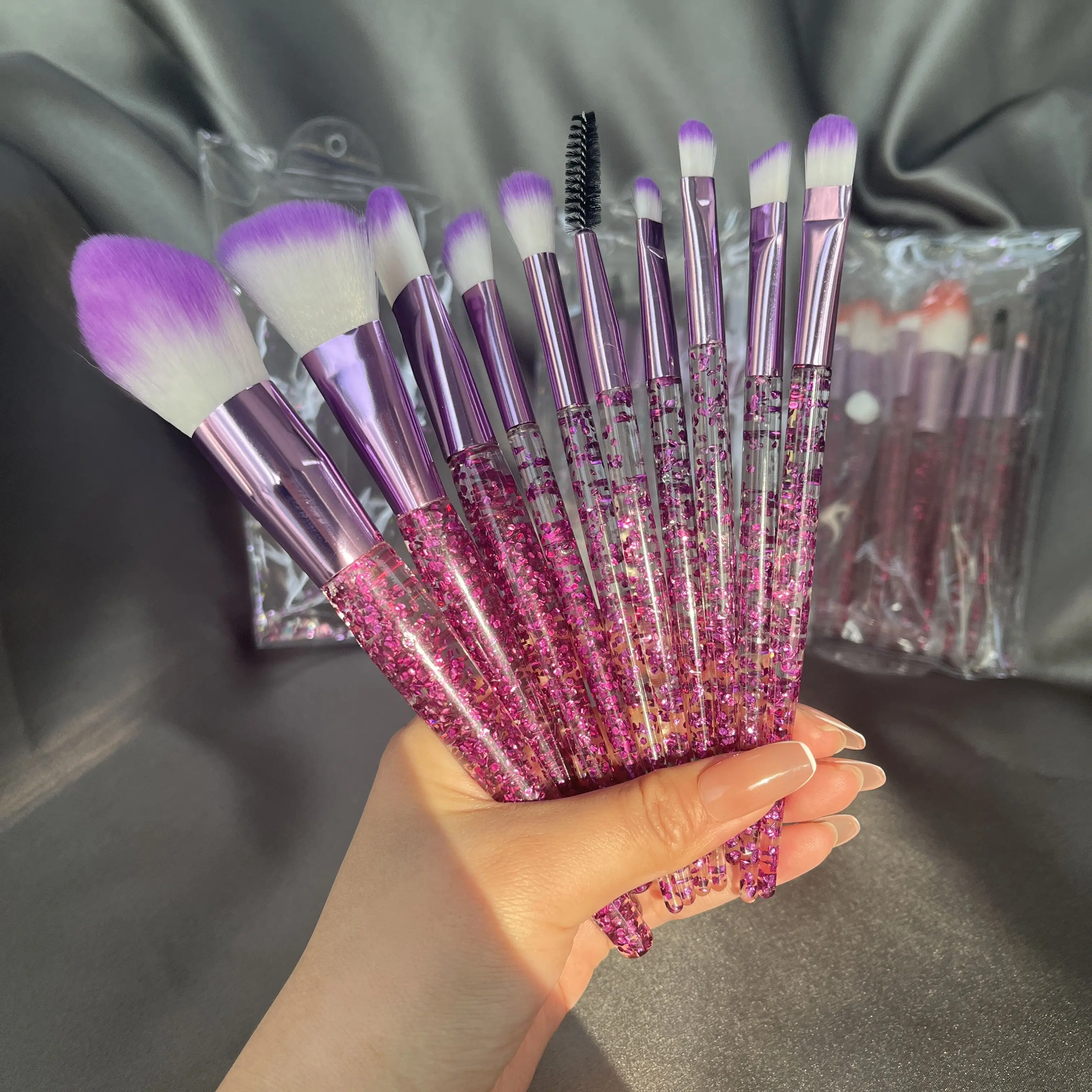 Free Sample 10Pcs Particle Clear Handle Quicksand Liquid Glitter Crystal Diamond Sparkle Makeup Brush Set with PVC packaging