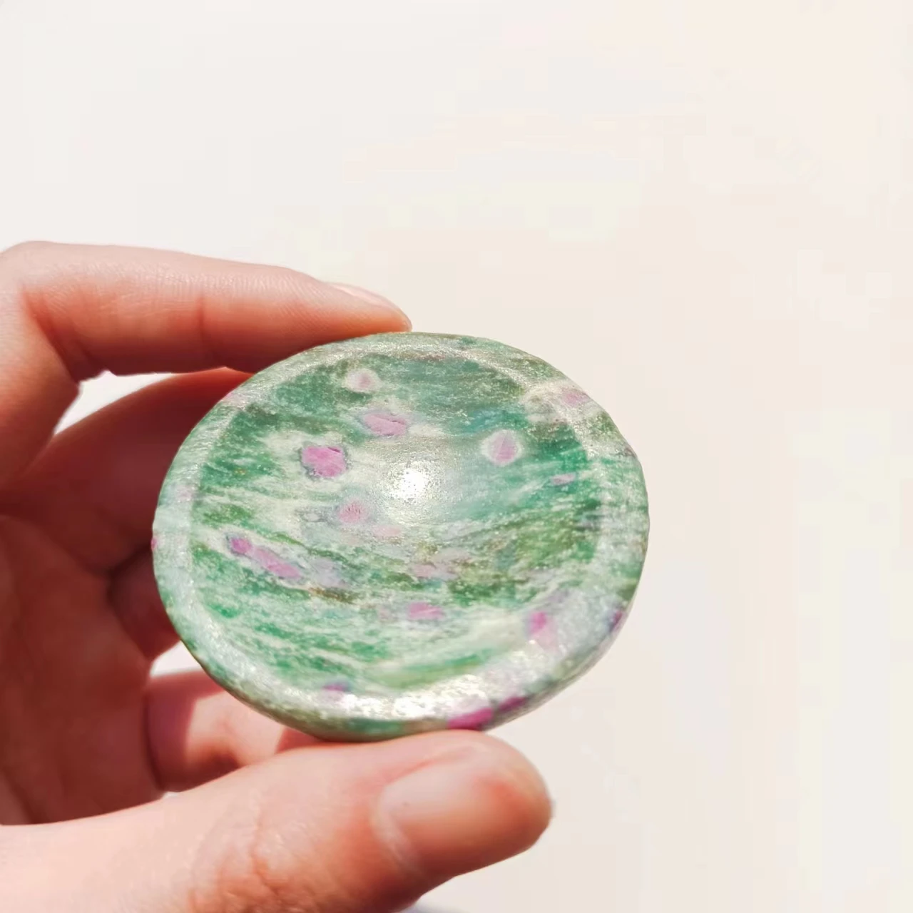 Most popular in 2023 natural crystal ruby fuchsite crystal bowl hand-carved polished gem crafts home demagnetizing ashtray