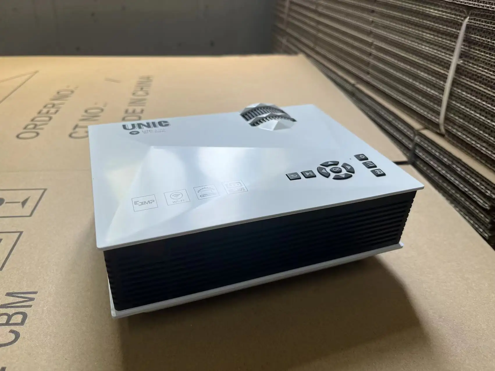 Unic only factory direct sale UC68S mirroring 1080P  smart android laser projector mobile phone proyector wirelles projection