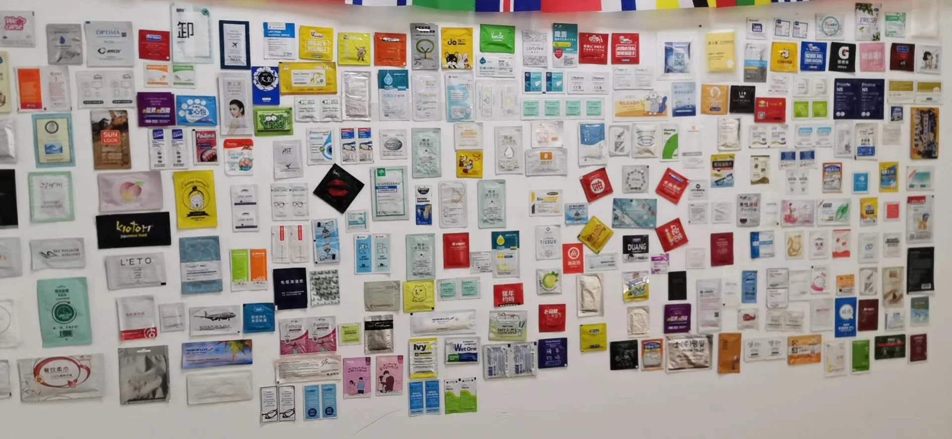 Fully Pillow Plastic Film Packing Machine For Soft Facial Tissue Powder Strip Packaging Machine Wet Tissue Packing Machine