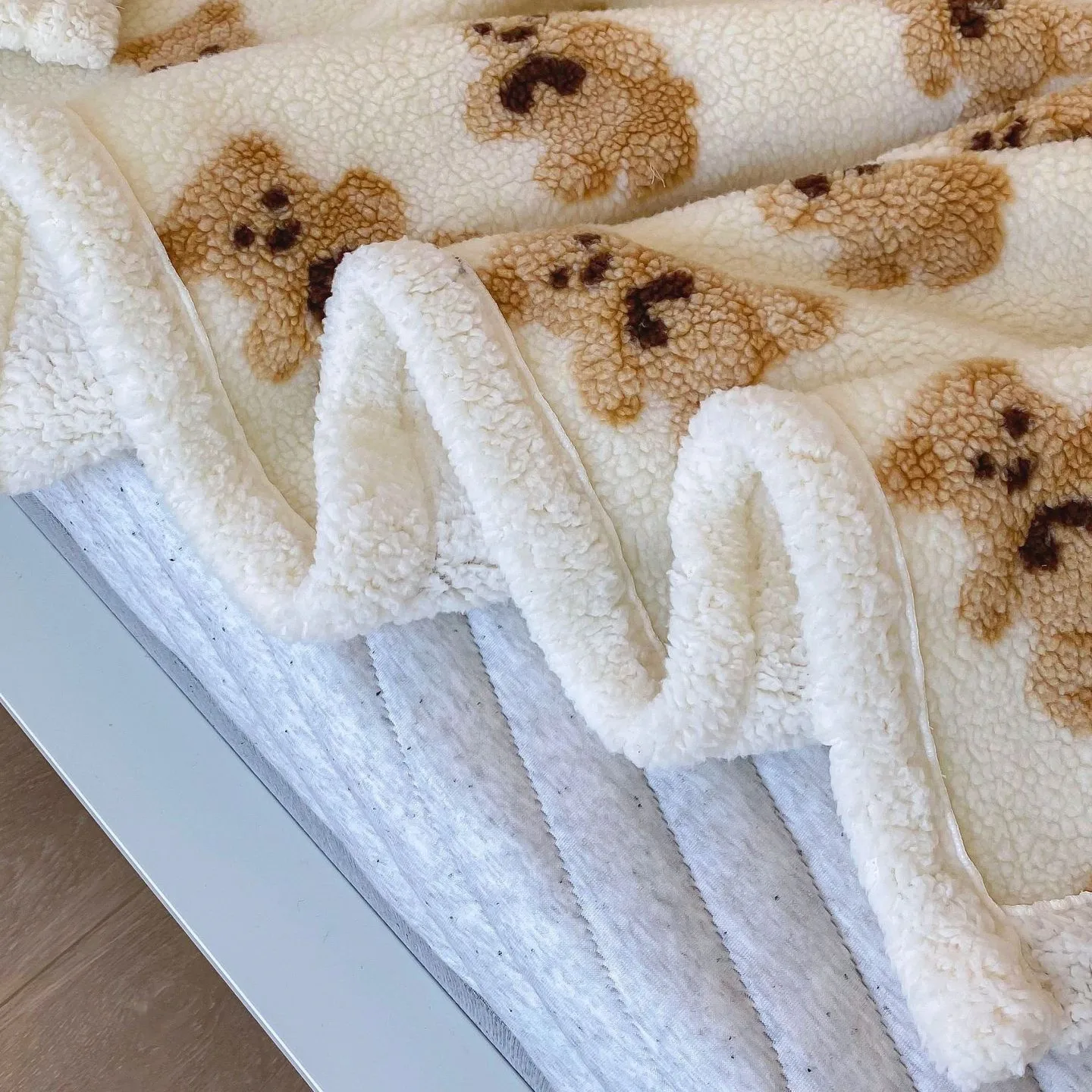 Wholesale soft warm cozy sofa bed coral sherpa throw fleece blanket baby blanket with cute bear pattern