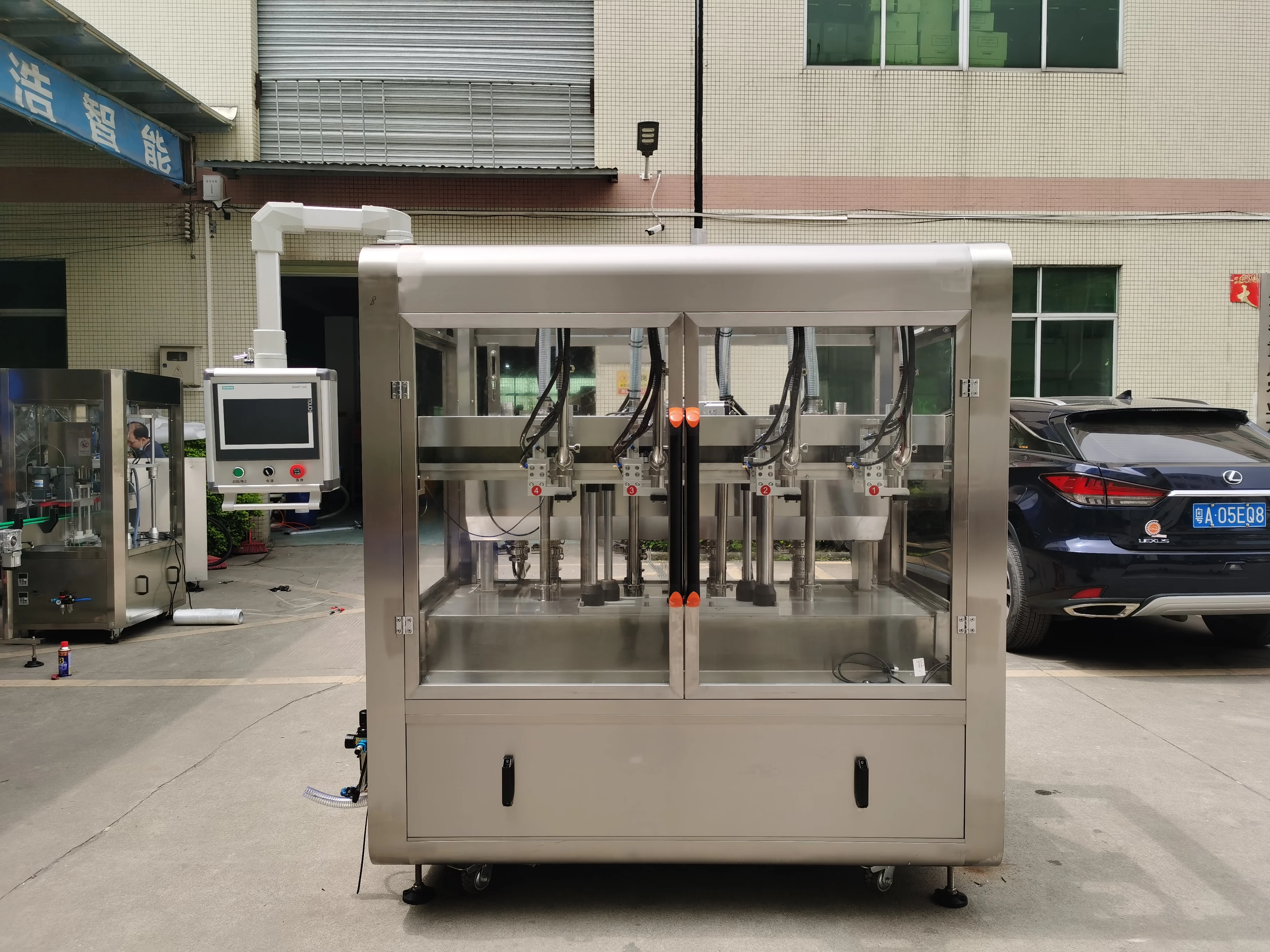 Feeder Conveyor Blet  Automatic Gravity Negative Pressure Glass Plastic Bottle Full Production Line Perfume Filling Machine