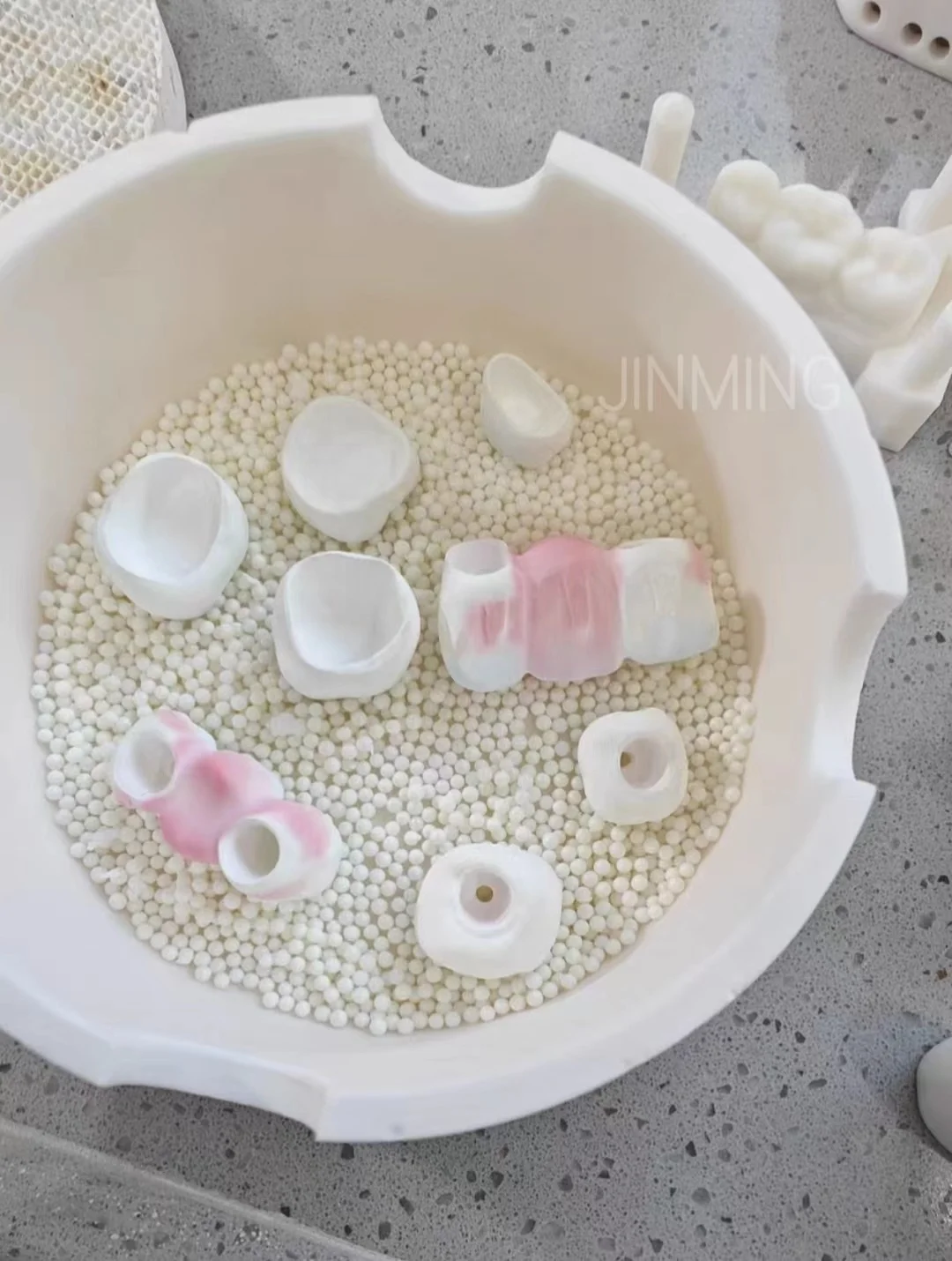 High density good thermal conductivity zirconia sintered crucible dental