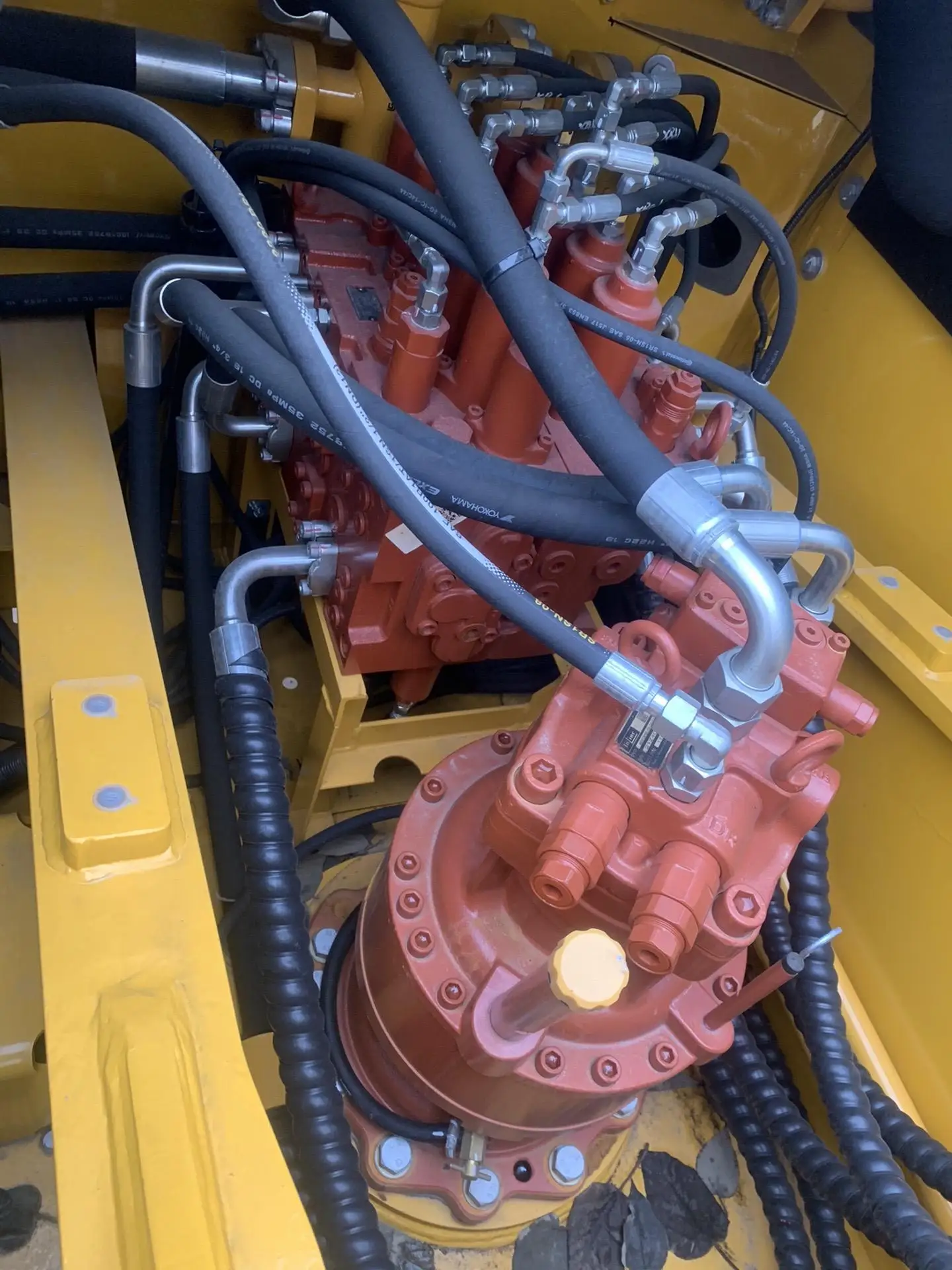 Powerful Performance: 922F Medium Excavator Offering 22 Tons of Force