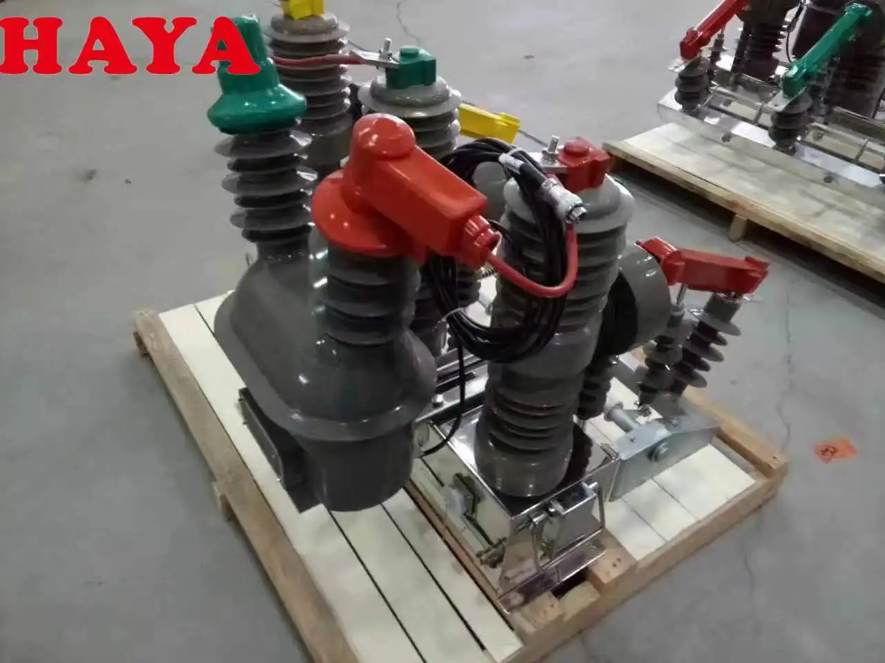 Vacuum Circuit Breaker VCB Pole Mounted Automatic Circuit RecloseZW32-12 Type Outdoor High voltage Vacuum Circuit Breaker