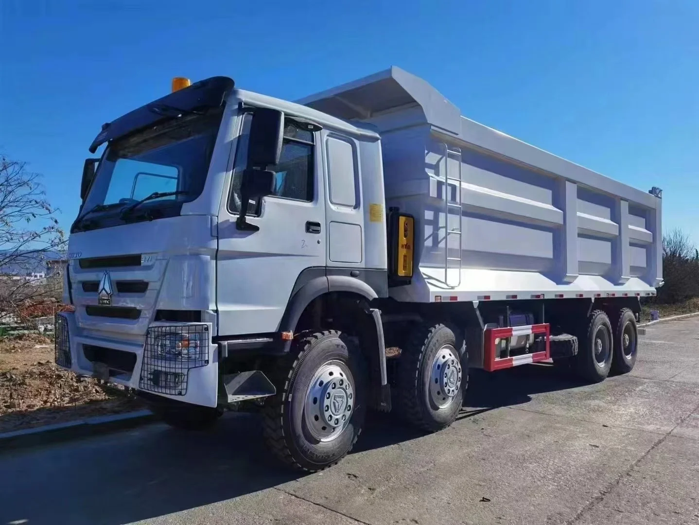 Самосвал Sinotruck 6x4 371 самосвал 60 тонн