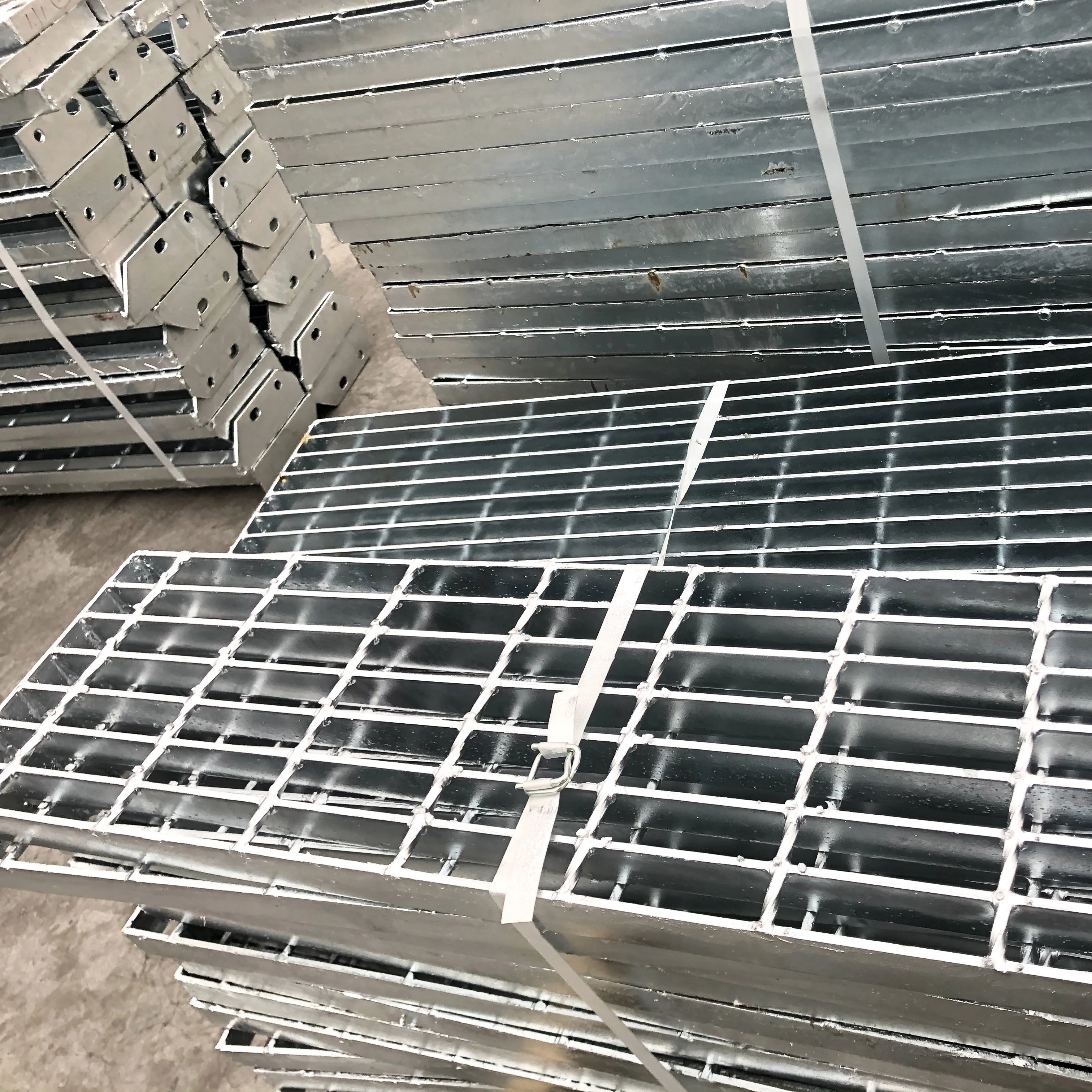 Favorable Price Hot Dip Galvanized Composite Steel Grating Floor Drains And Grilles Stair Steps And Stairs And Stair Treads
