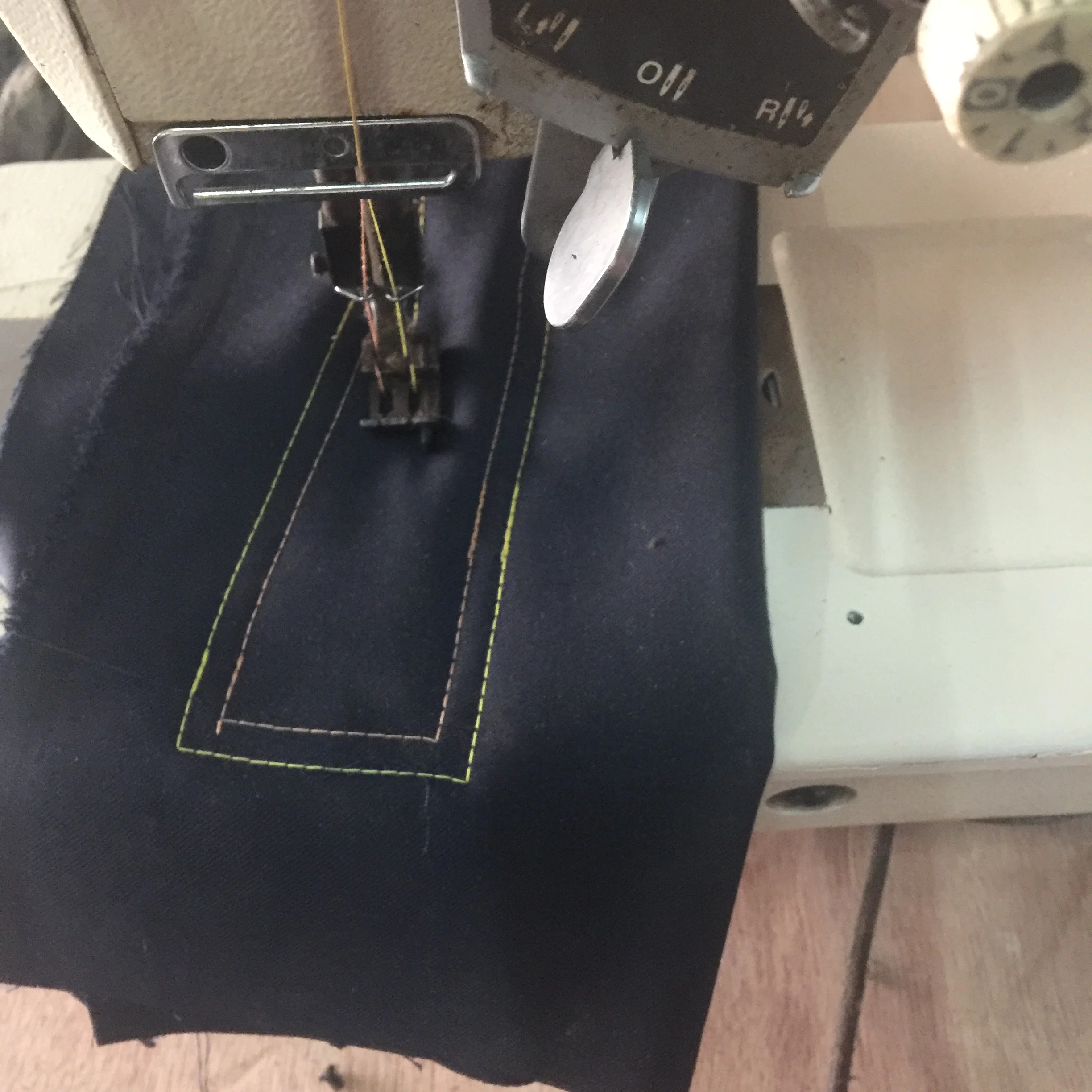 80% new used JUK I LH-3568S double needle lockstitch industrial sewing machine in good condition