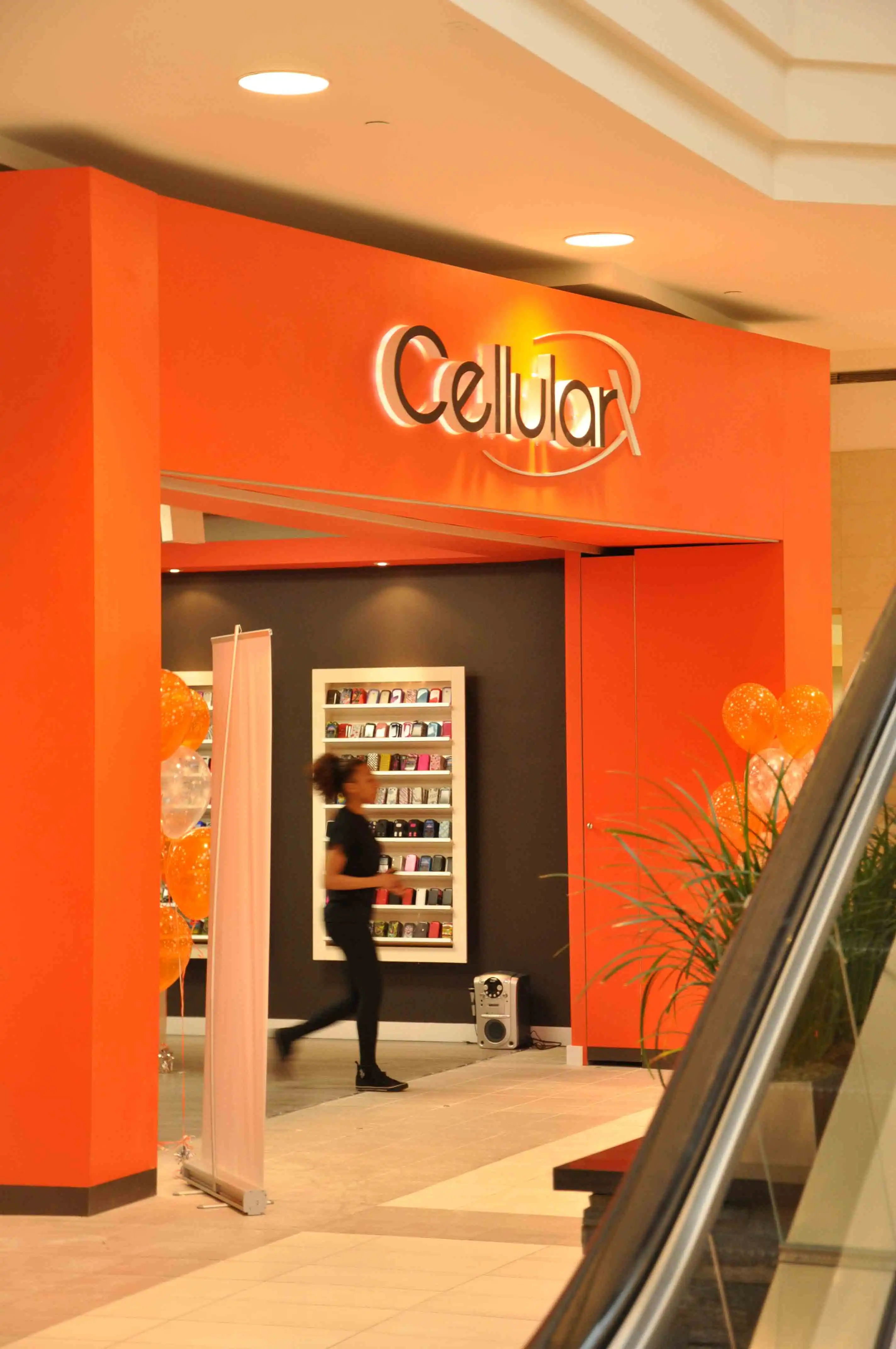 Customized size cell phone store display design with reception desk