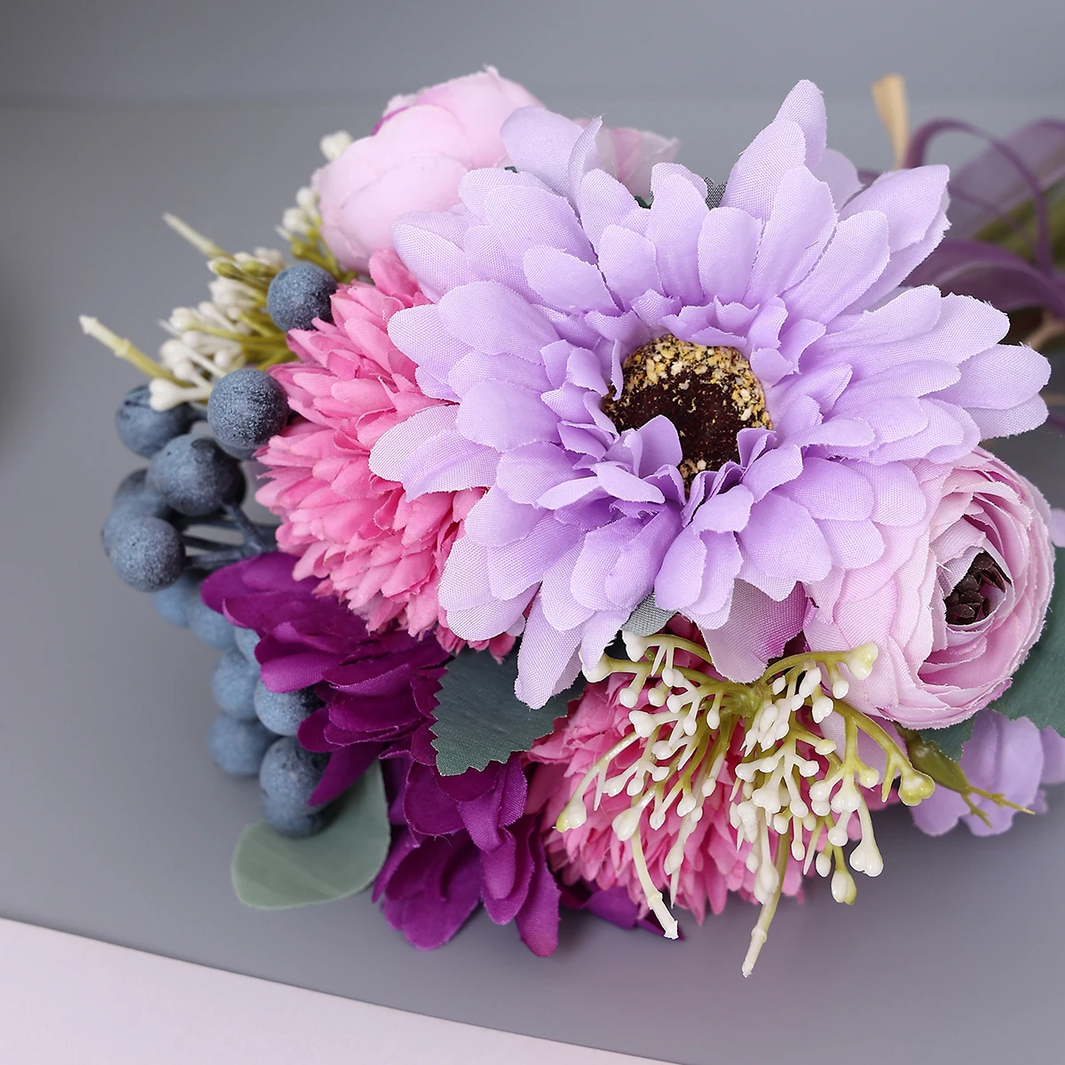 Hot Selling Fashion Tea Buds Daisies Blueberries Bouquet Simulation Handheld Bouquet Wedding Party Decoration