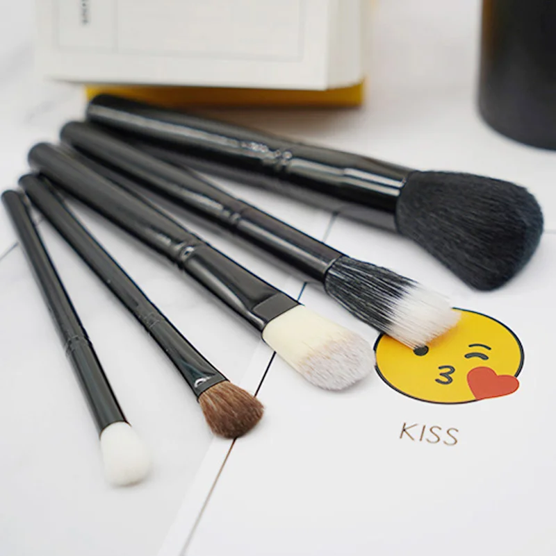 Multi Functional Creative New Pretty Waist Handle Cosmetics Kit Professional Facial Silicone Makeup Brush With Leather Case