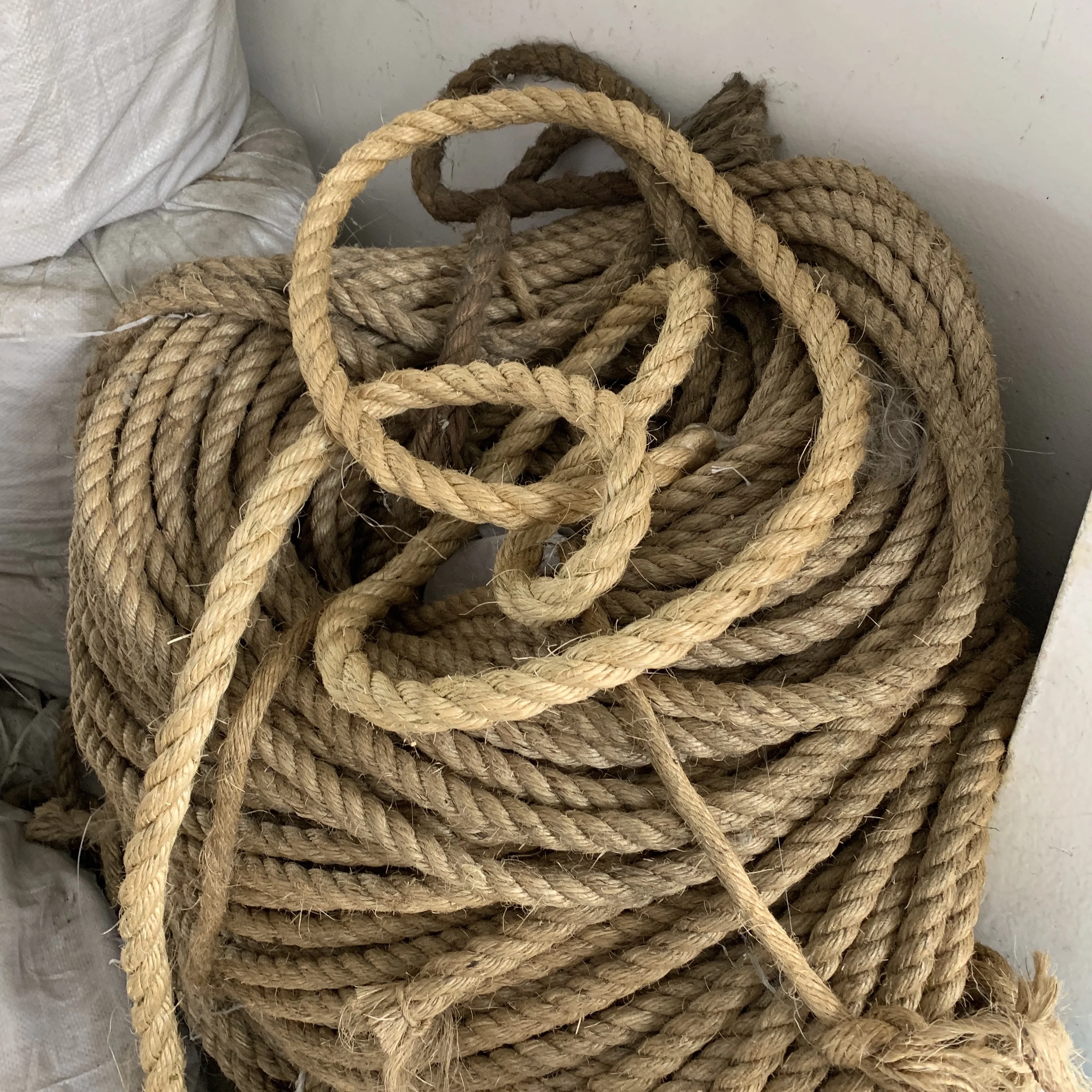 
XINGLUN Hot Sale Sisal Rope for agriculture/cat tree/gardening 