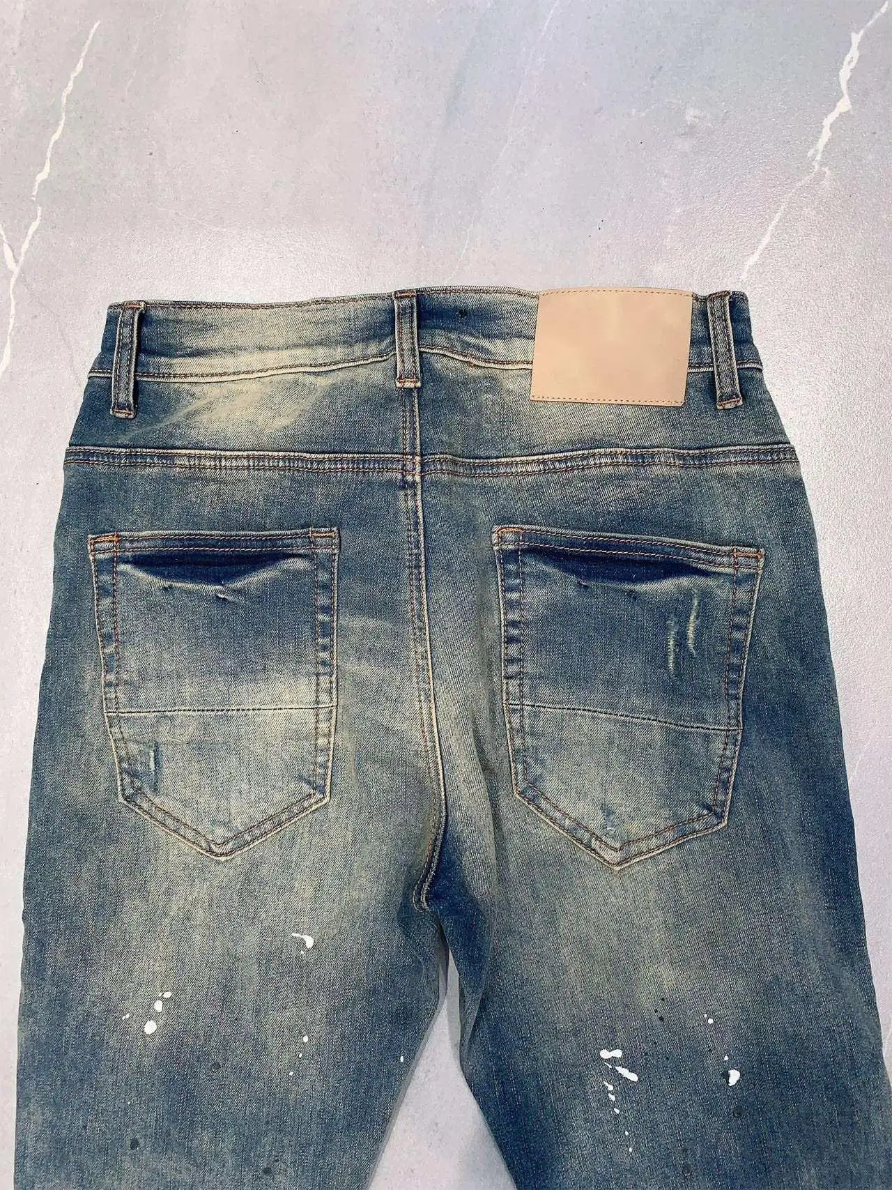 Factory Wholesale 2024 Fashion American High Street Style Mud Yellow Washed Graffiti Patch Distressed Denim Jeans