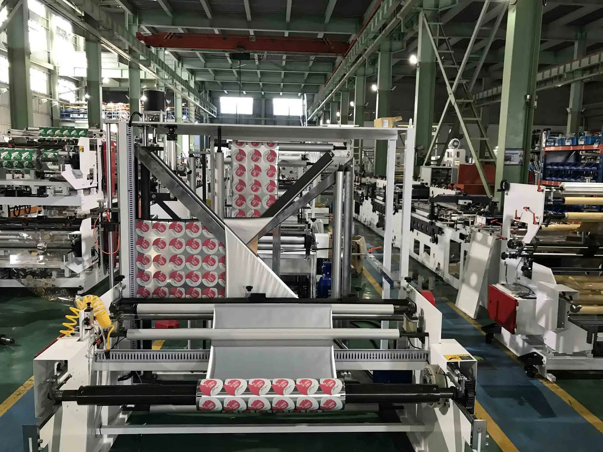 Chinese Laminated Food Coffee Snack Packaging Stand up Pouch with Resealable liquid packaging sport Bag making machine