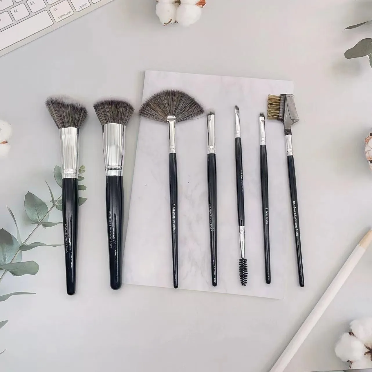 YRX Spot Stock Black Wood Handle 7/12/18 Pcs Available Alternative Professional Factory Outlet Beauty Tools Custom Makeup Brush