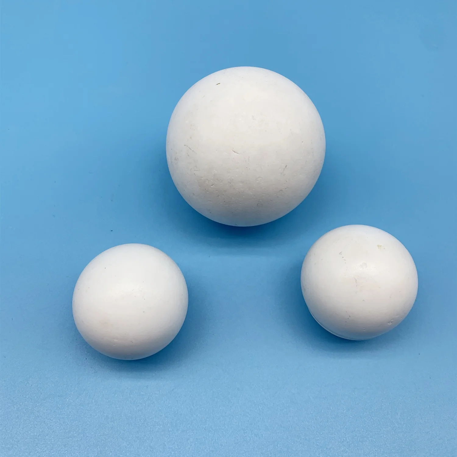 92% Inert Al2O3 Grinding Polishing High Alumina Ceramic Ball For Ball Mill